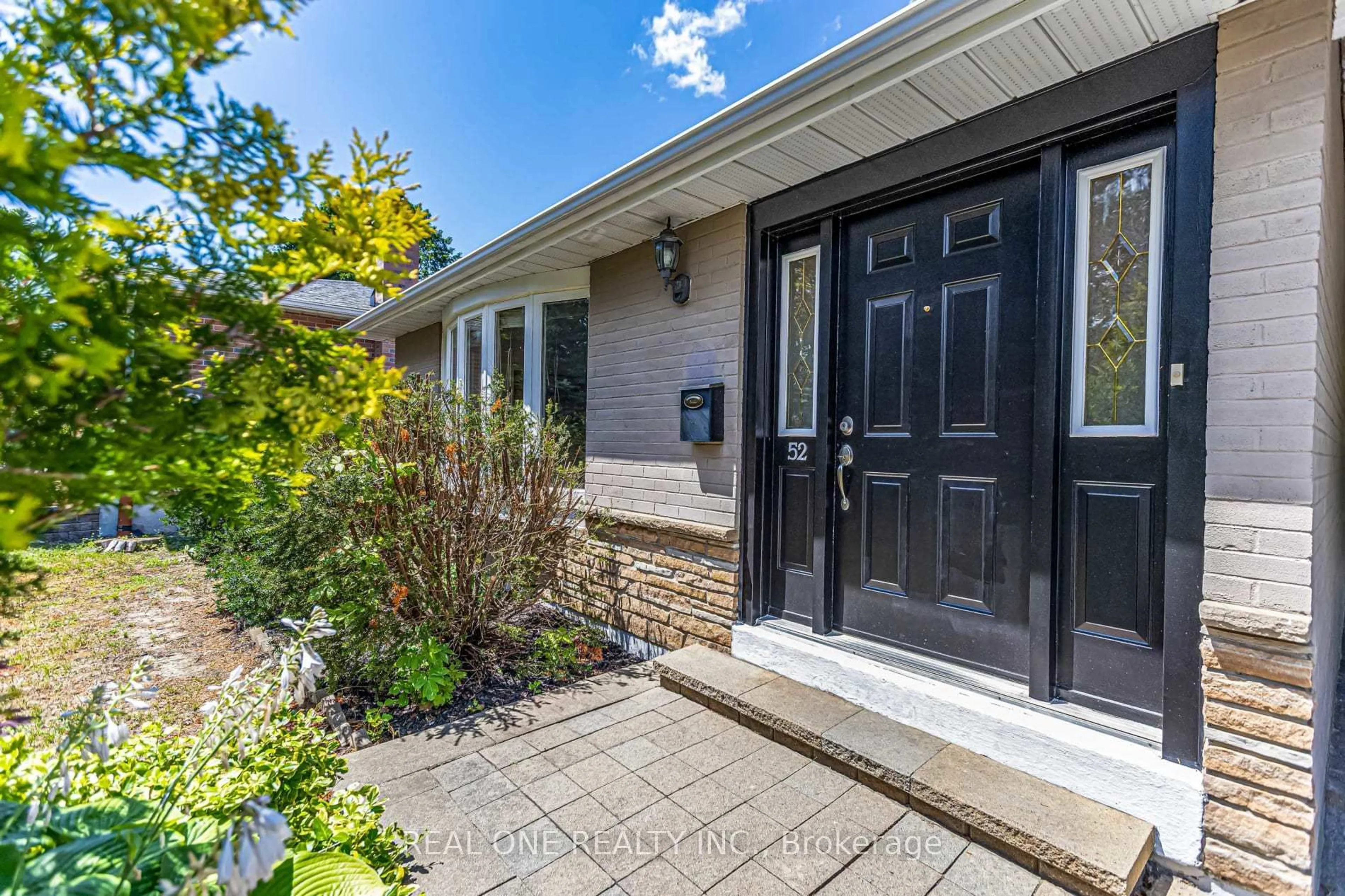 Unknown for 52 Devins Dr, Aurora Ontario L4G 2Z1
