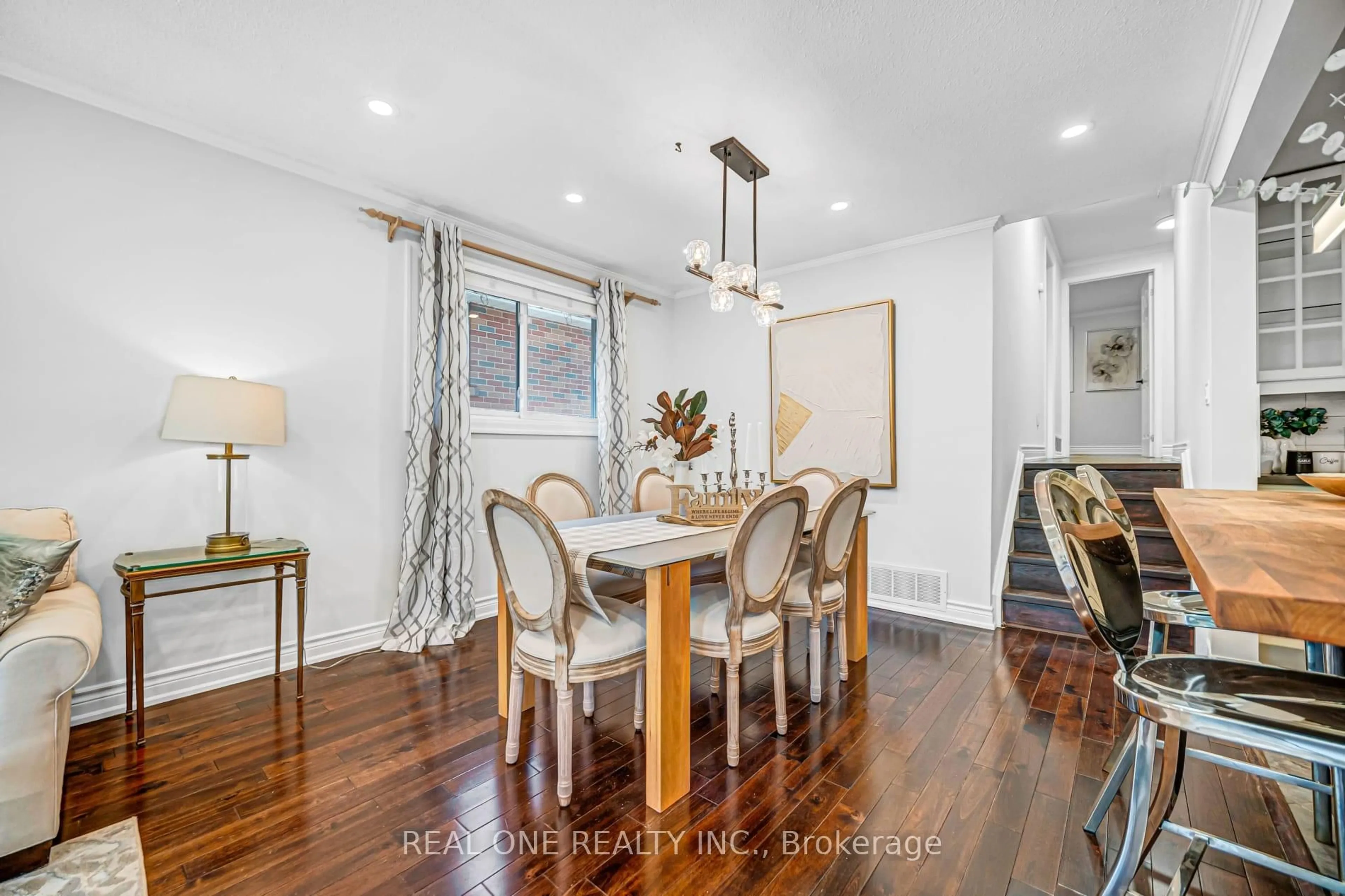 Dining room, wood/laminate floor for 52 Devins Dr, Aurora Ontario L4G 2Z1