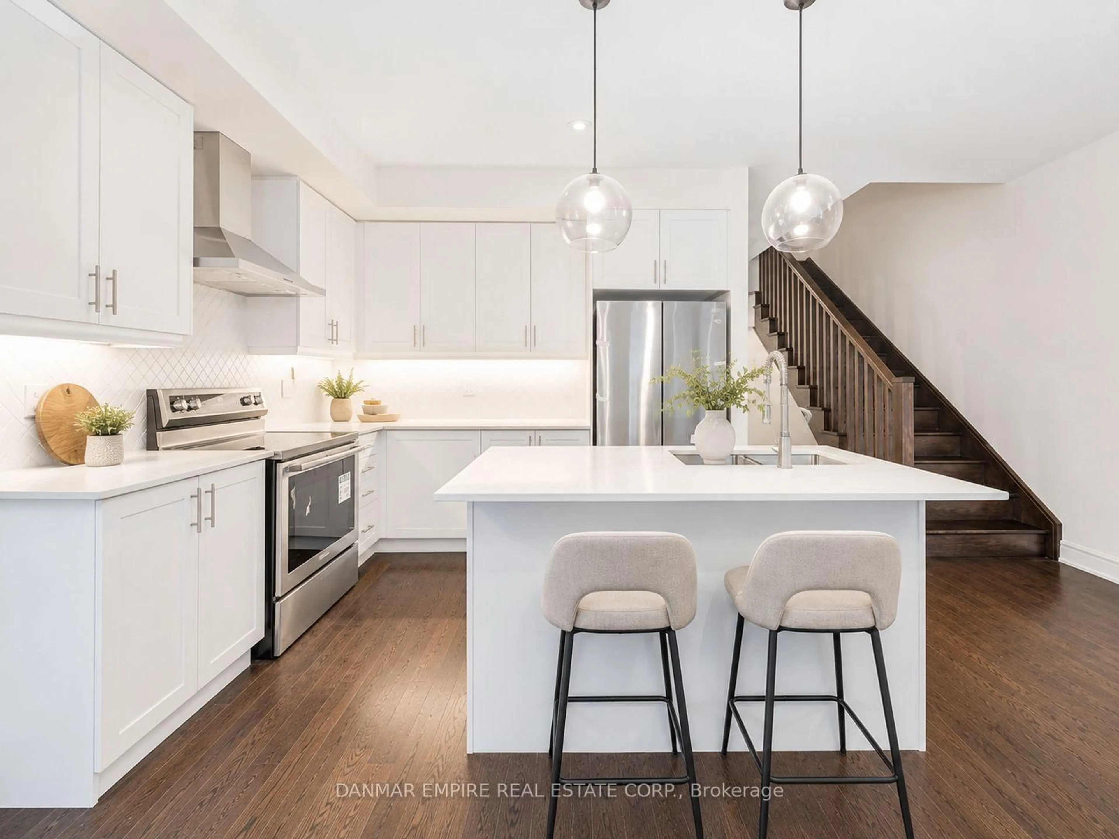 Open concept kitchen, unknown for 11 Hiawatha Crt, Vaughan Ontario L4L 0J2