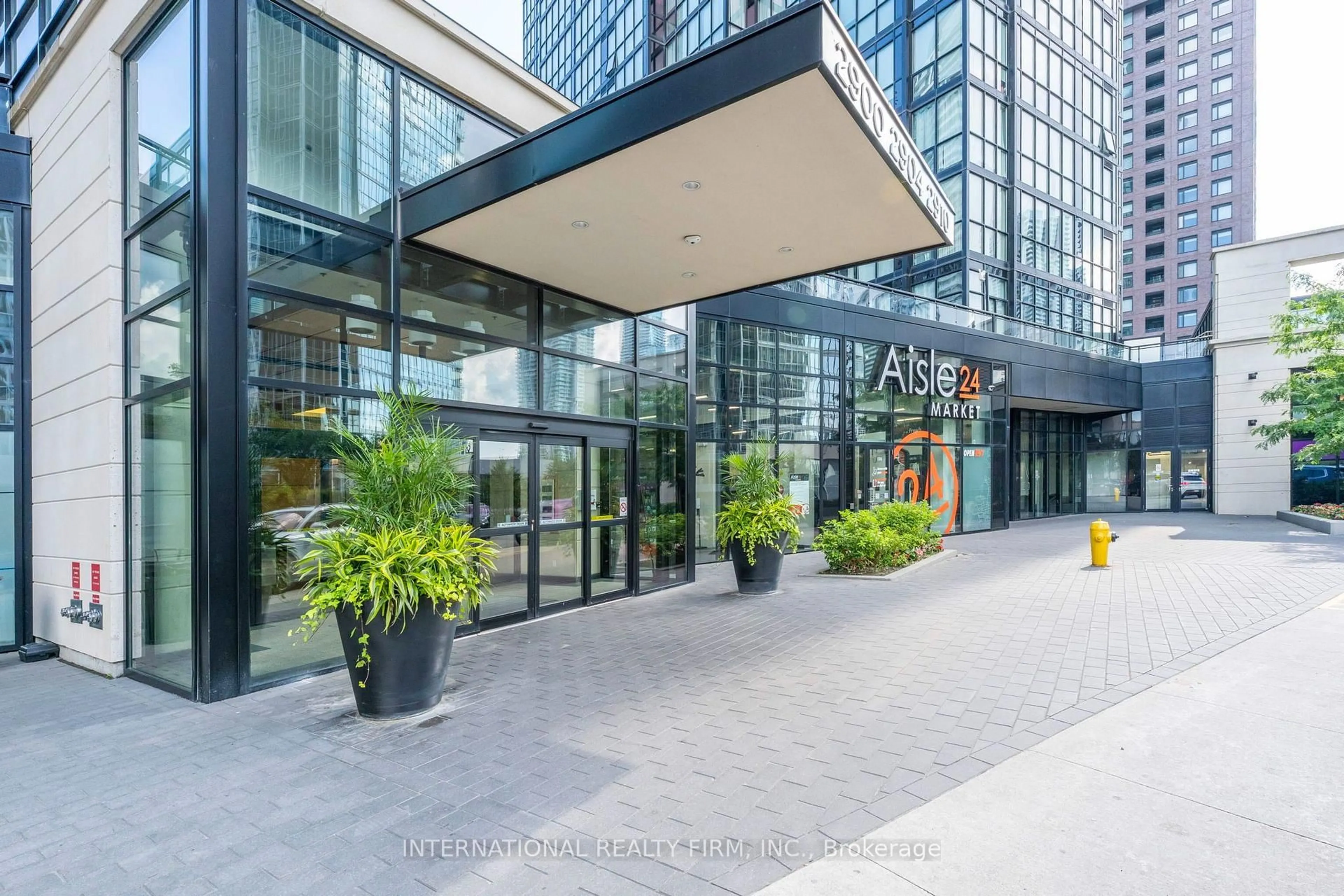 Indoor foyer for 2900 Highway 7 Rd #519, Vaughan Ontario L4K 0G3