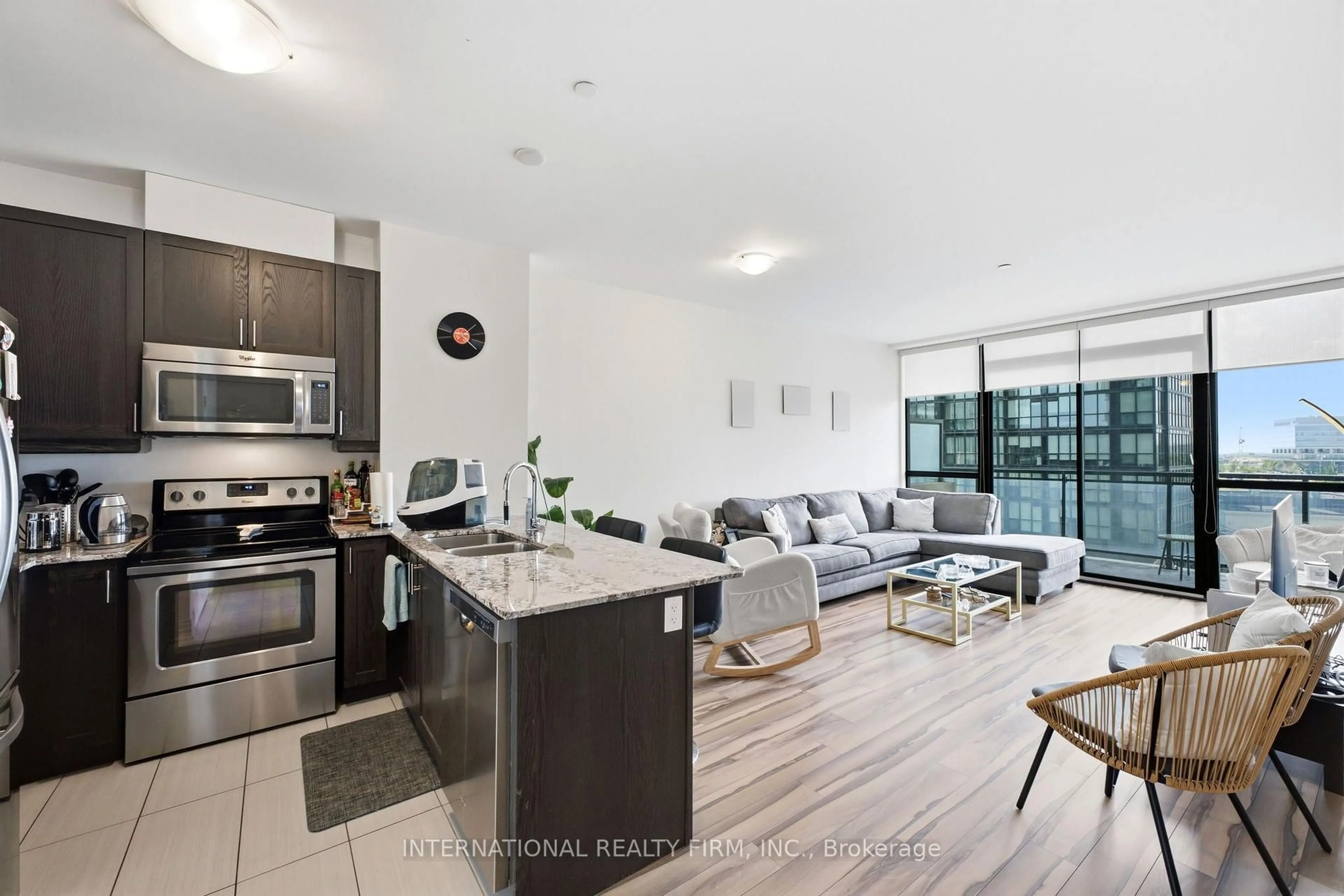 Open concept kitchen, unknown for 2900 Highway 7 Rd #519, Vaughan Ontario L4K 0G3