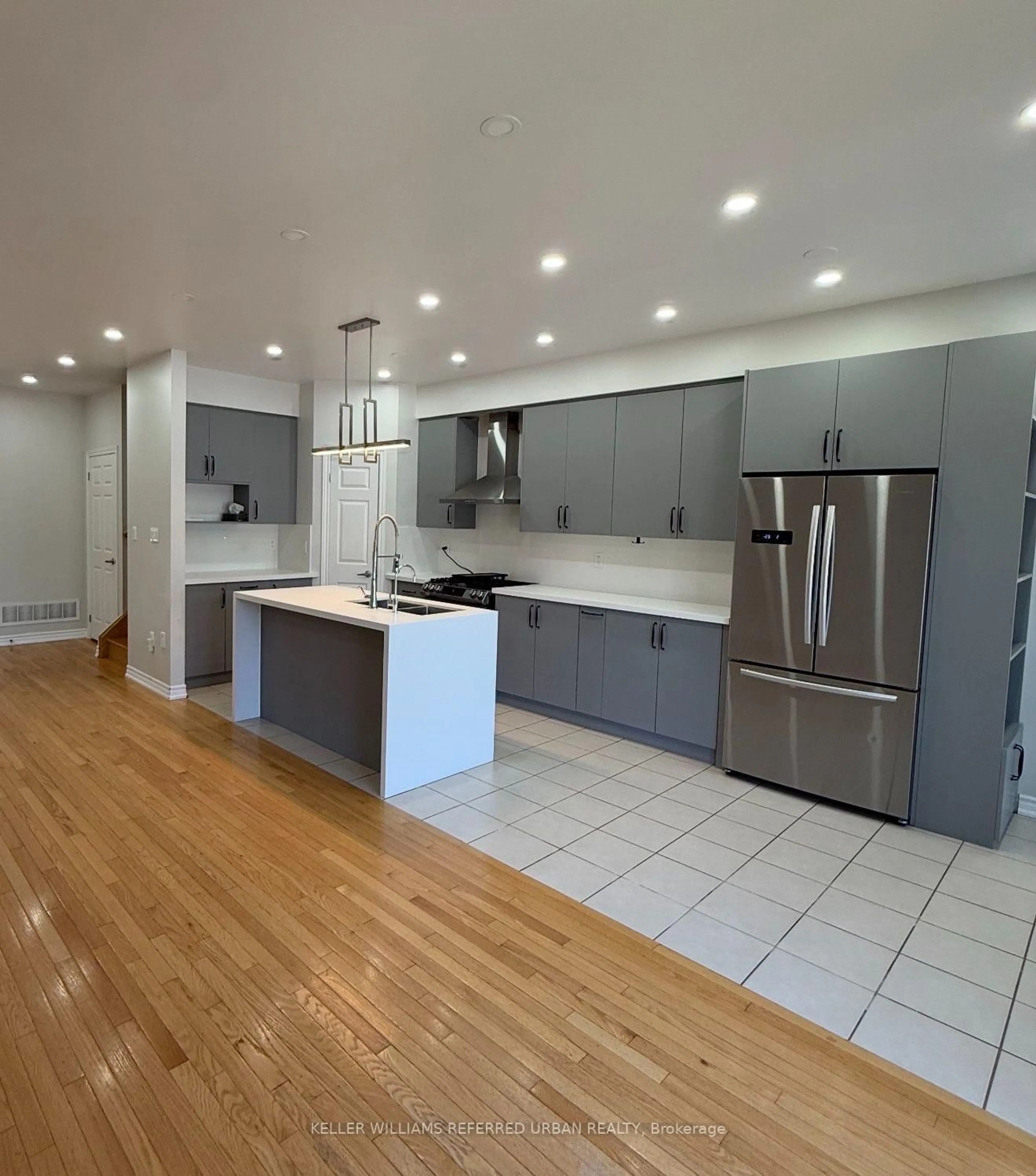 Open concept kitchen, unknown for 13313 Bathurst St, Richmond Hill Ontario L4E 0Z6