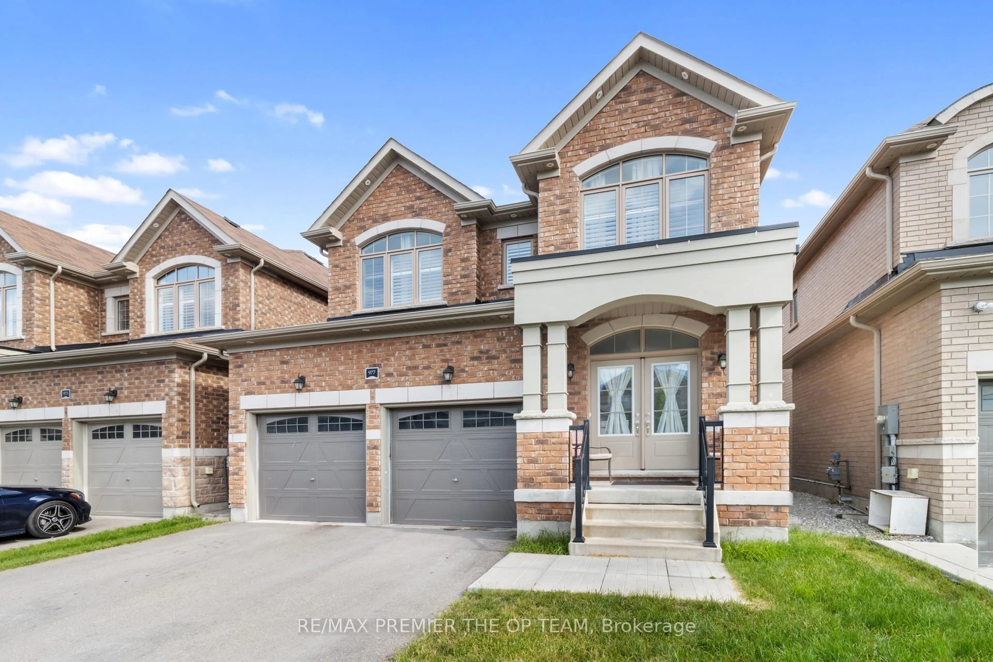 Home with brick exterior material, street for 977 Wickham Rd, Innisfil Ontario L9S 0N5