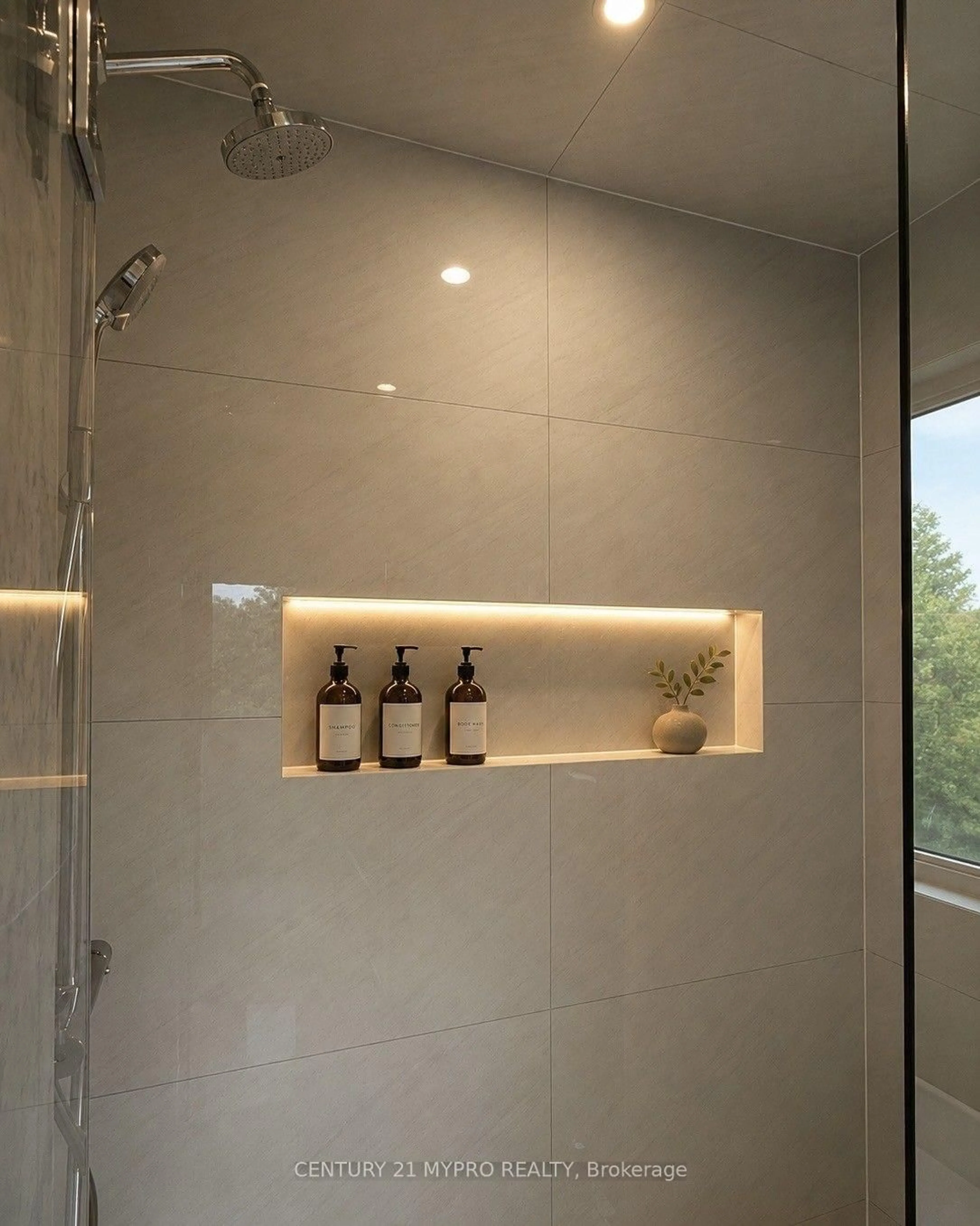 Contemporary bathroom, ceramic/tile floor for 27 Milky Way Dr, Richmond Hill Ontario L4C 4M9