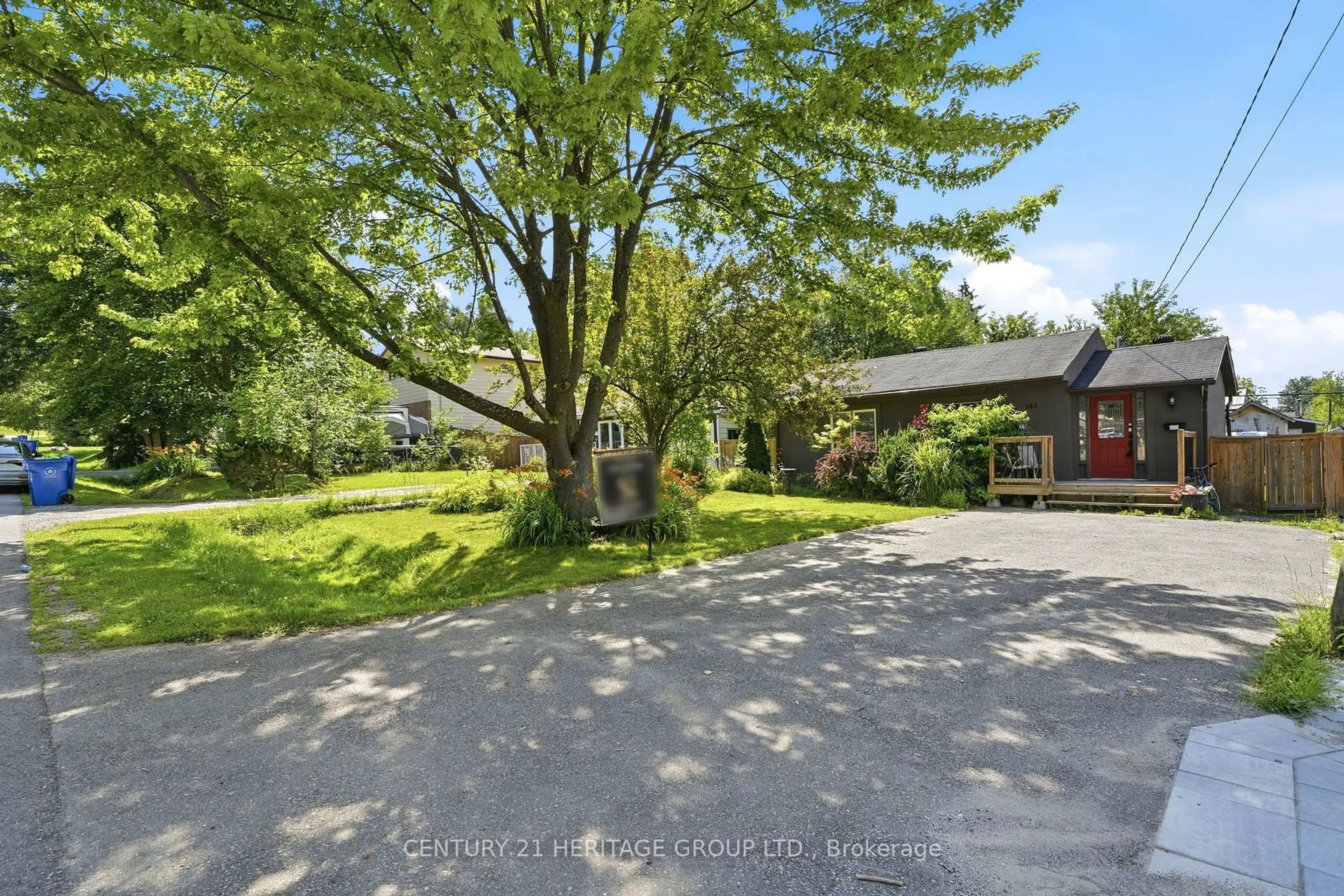 A pic from outside/outdoor area/front of a property/back of a property/a pic from drone, street for 143 Silas Blvd, Georgina Ontario L4P 2K2
