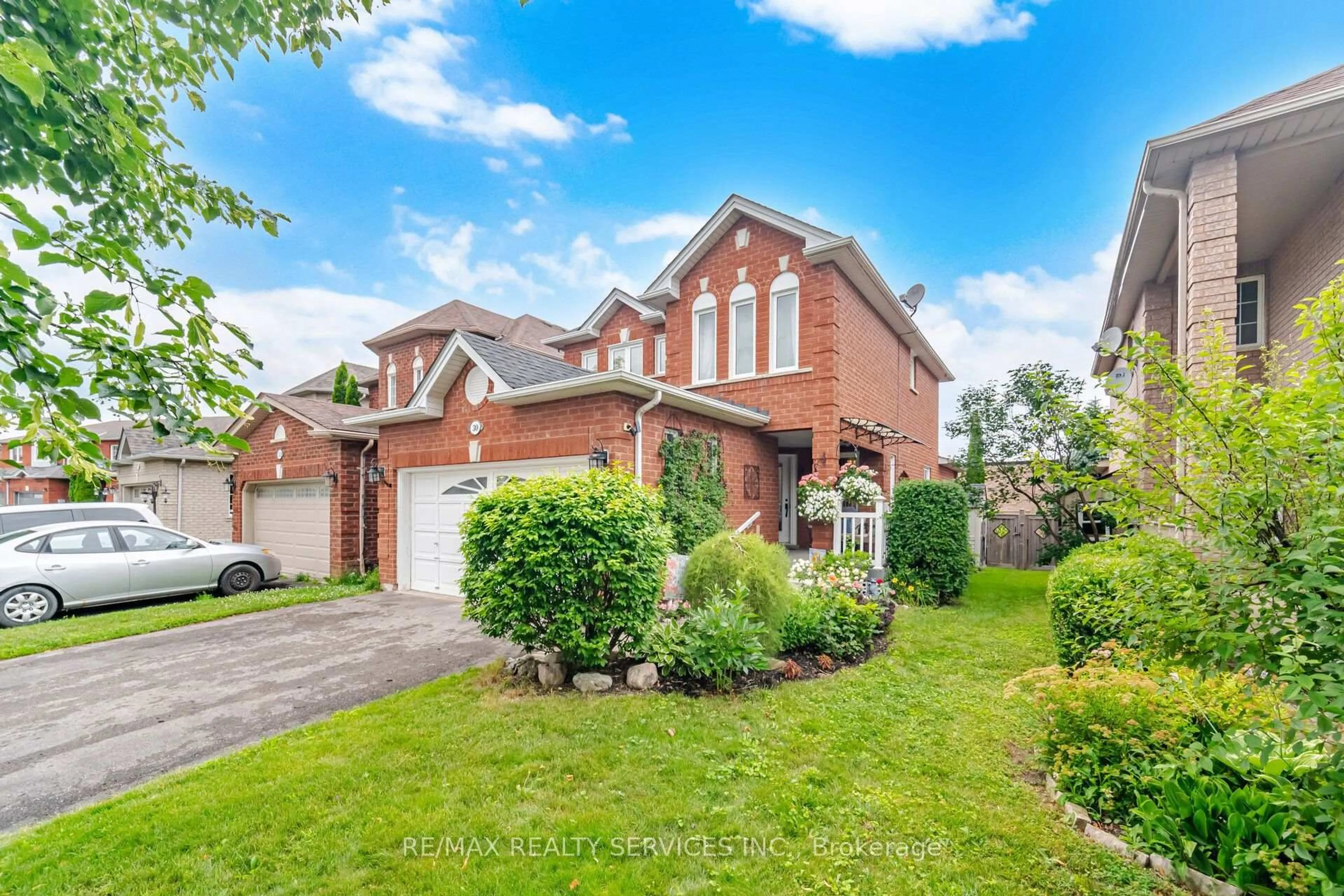 Home with brick exterior material, street for 30 Henderson Cres, New Tecumseth Ontario L9R 1Y3