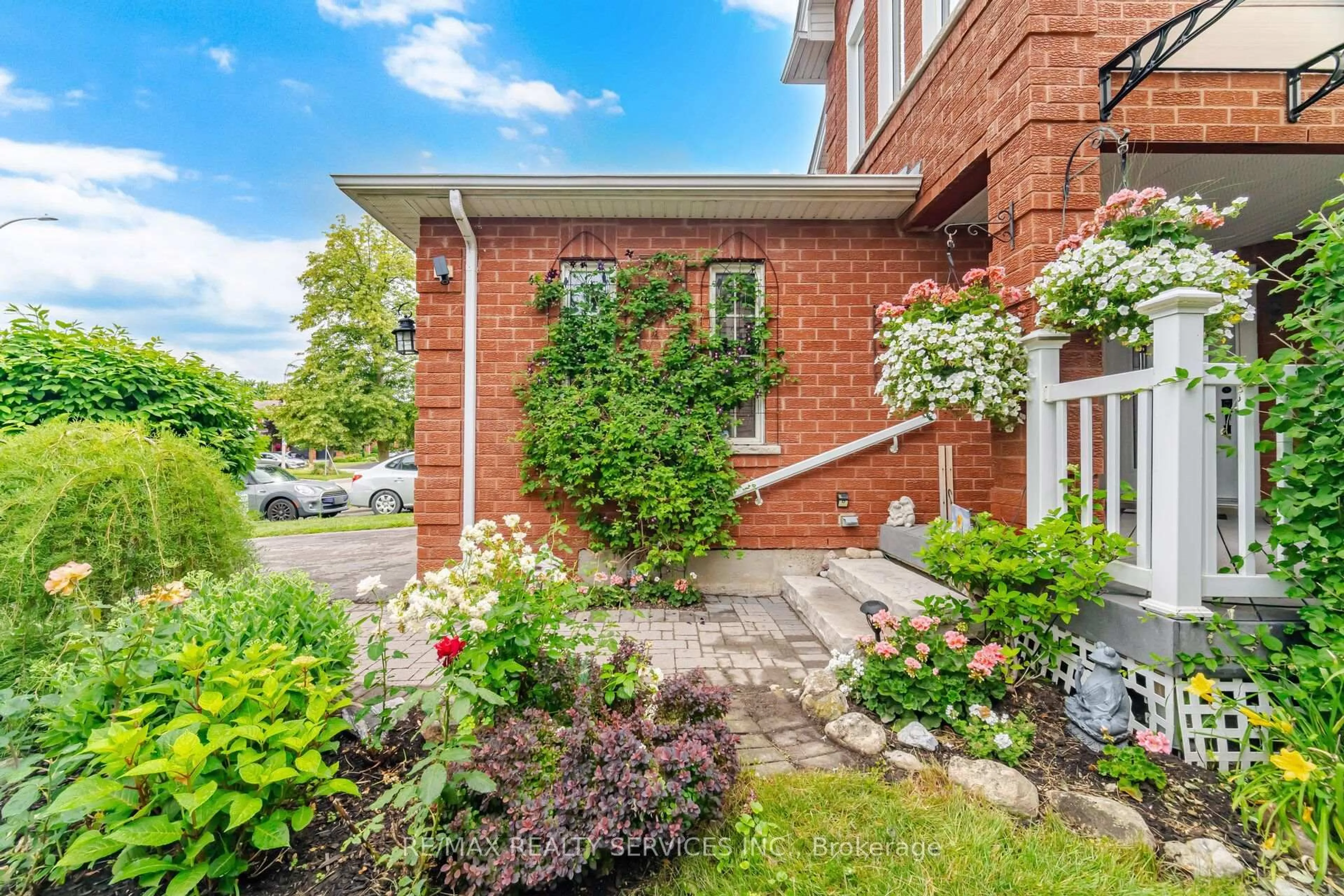 Home with brick exterior material, street for 30 Henderson Cres, New Tecumseth Ontario L9R 1Y3