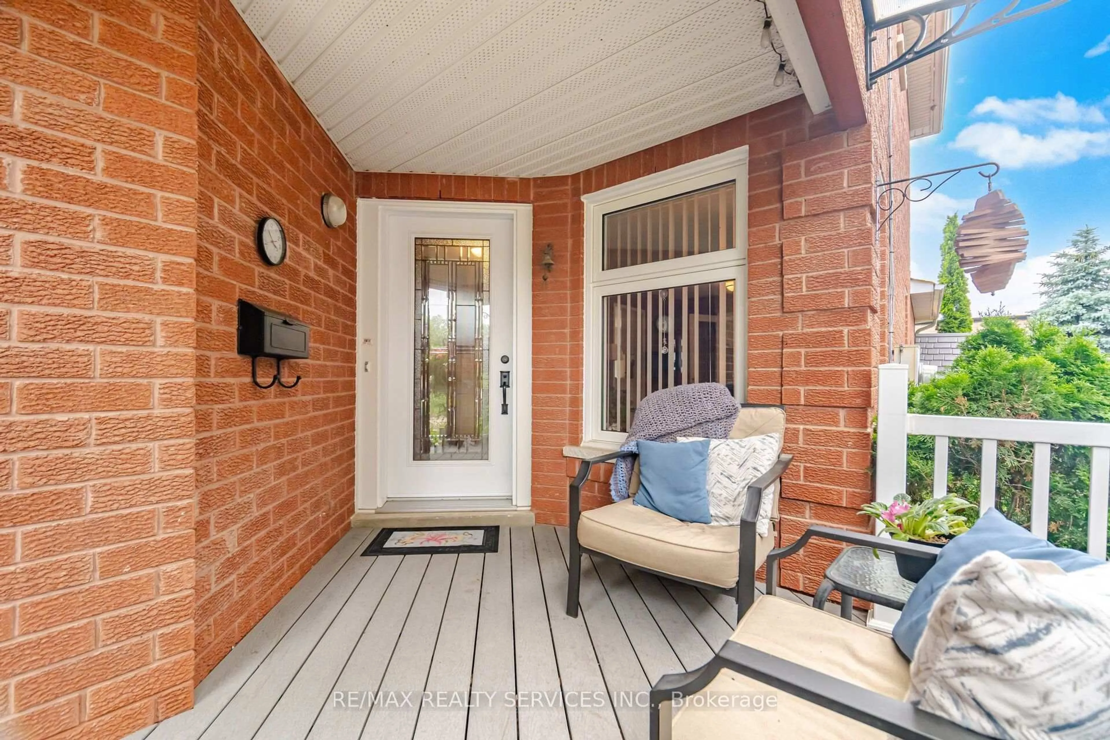 Patio, street for 30 Henderson Cres, New Tecumseth Ontario L9R 1Y3