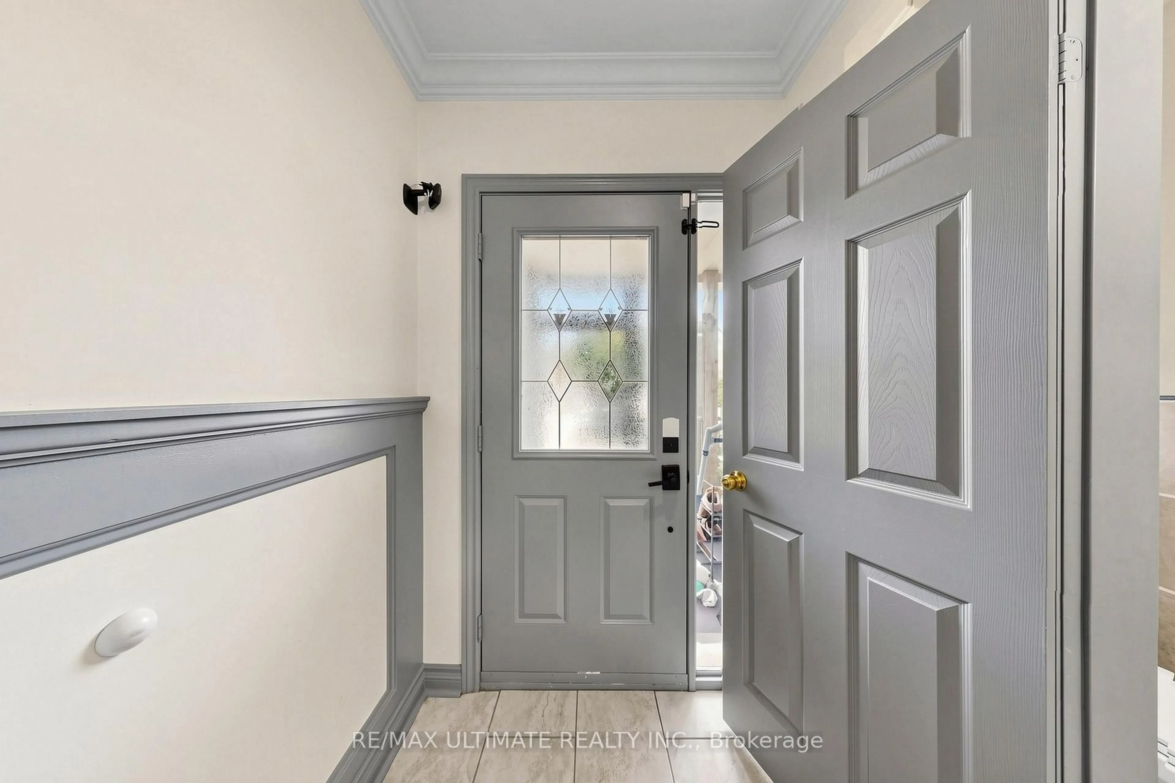 Indoor entryway for 131 Foxchase Ave, Vaughan Ontario L4L 9H6