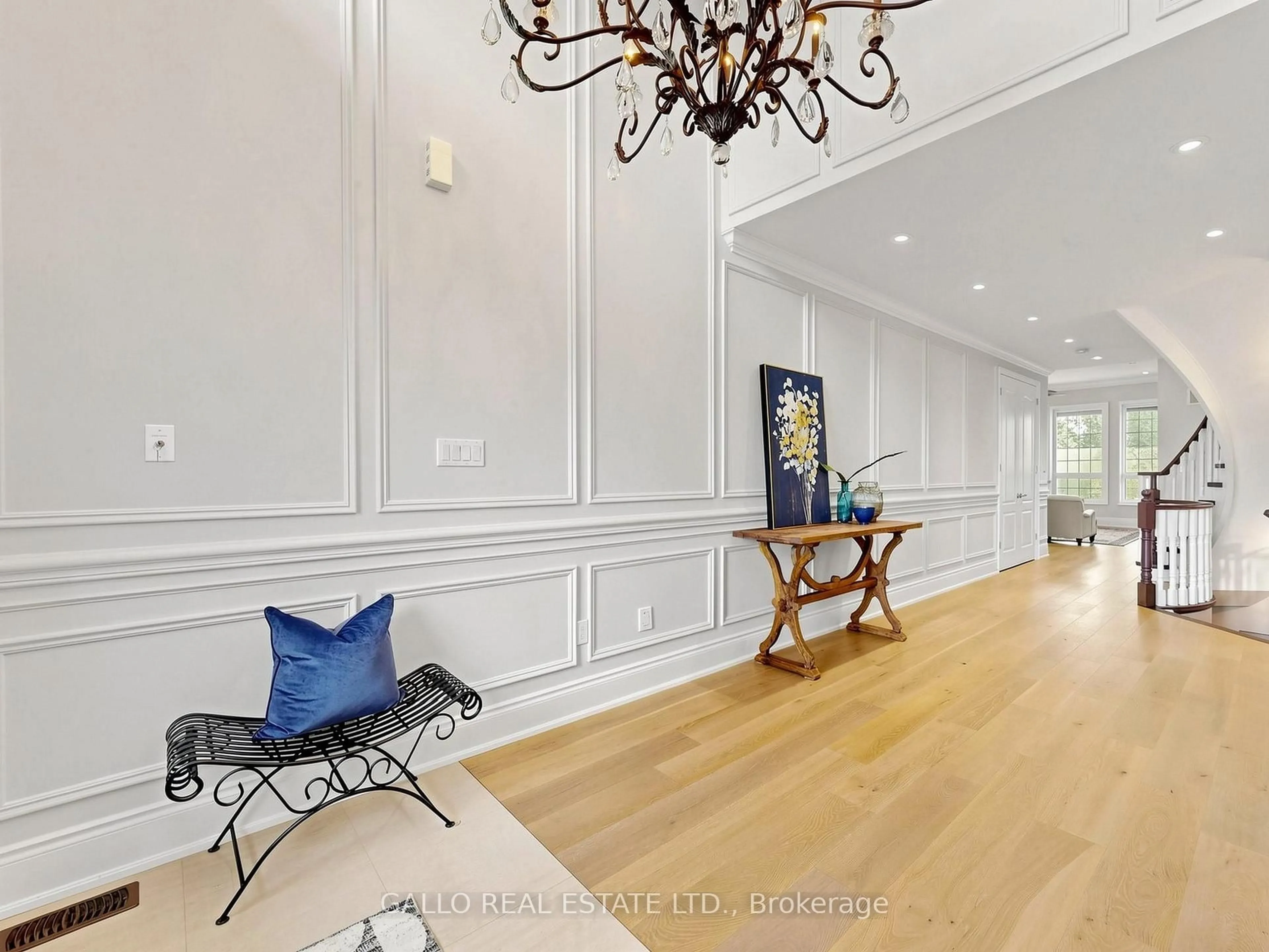 Indoor foyer for 55 Maurovista Crt, Whitchurch-Stouffville Ontario L4A 0E4