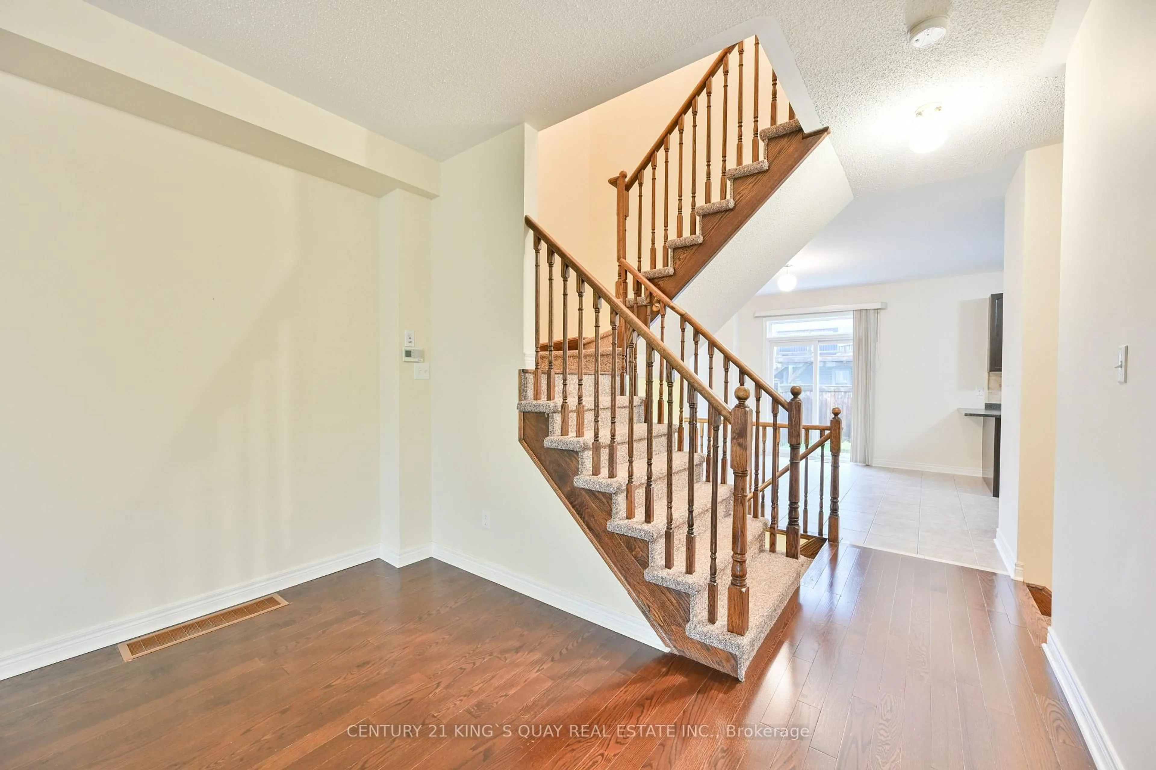 Unknown for 10 Lundigan Dr, Georgina Ontario L4P 0C3