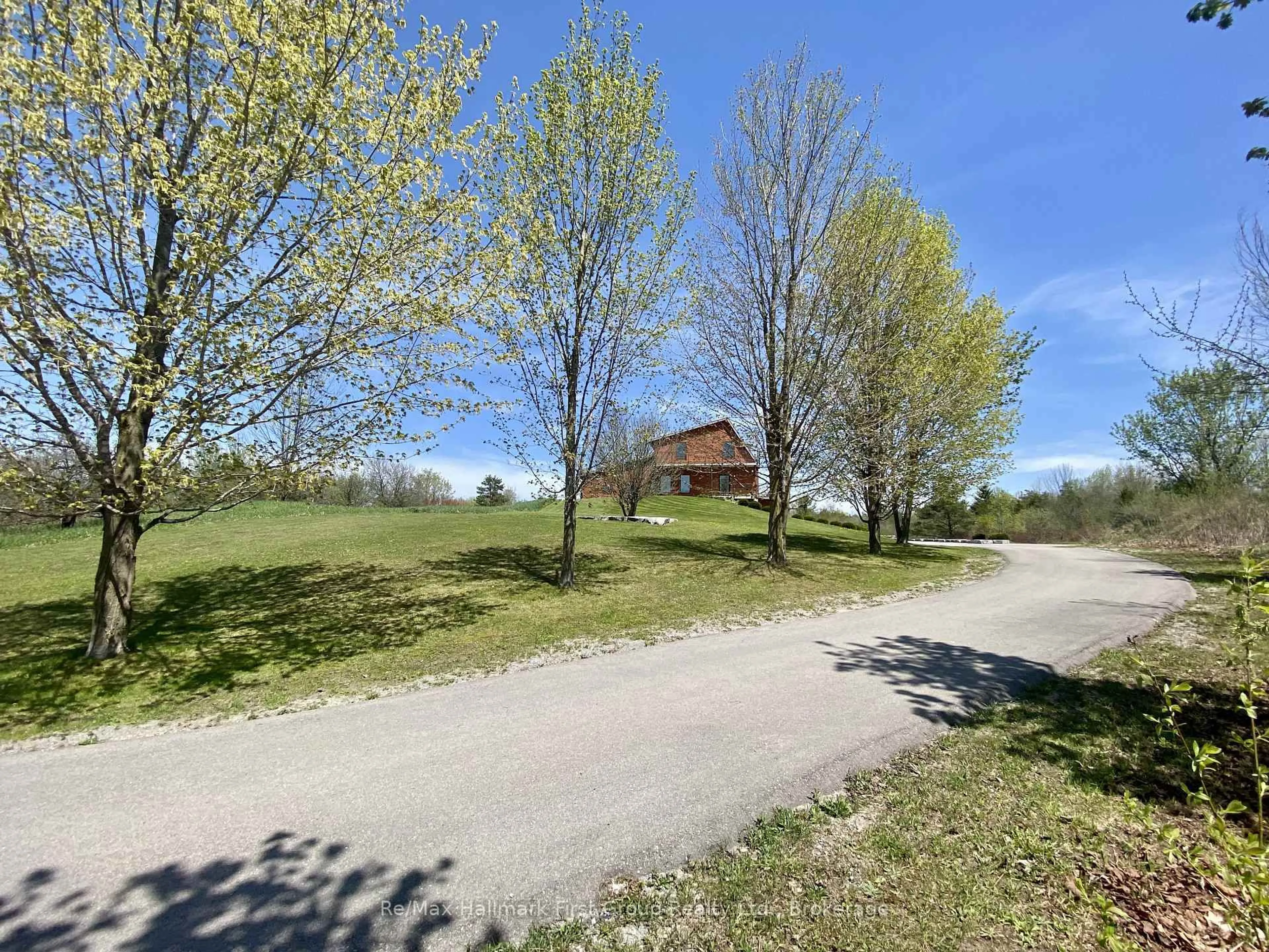 A pic from outside/outdoor area/front of a property/back of a property/a pic from drone, street for 2269 Concession 4, Uxbridge Ontario L0C 1A0