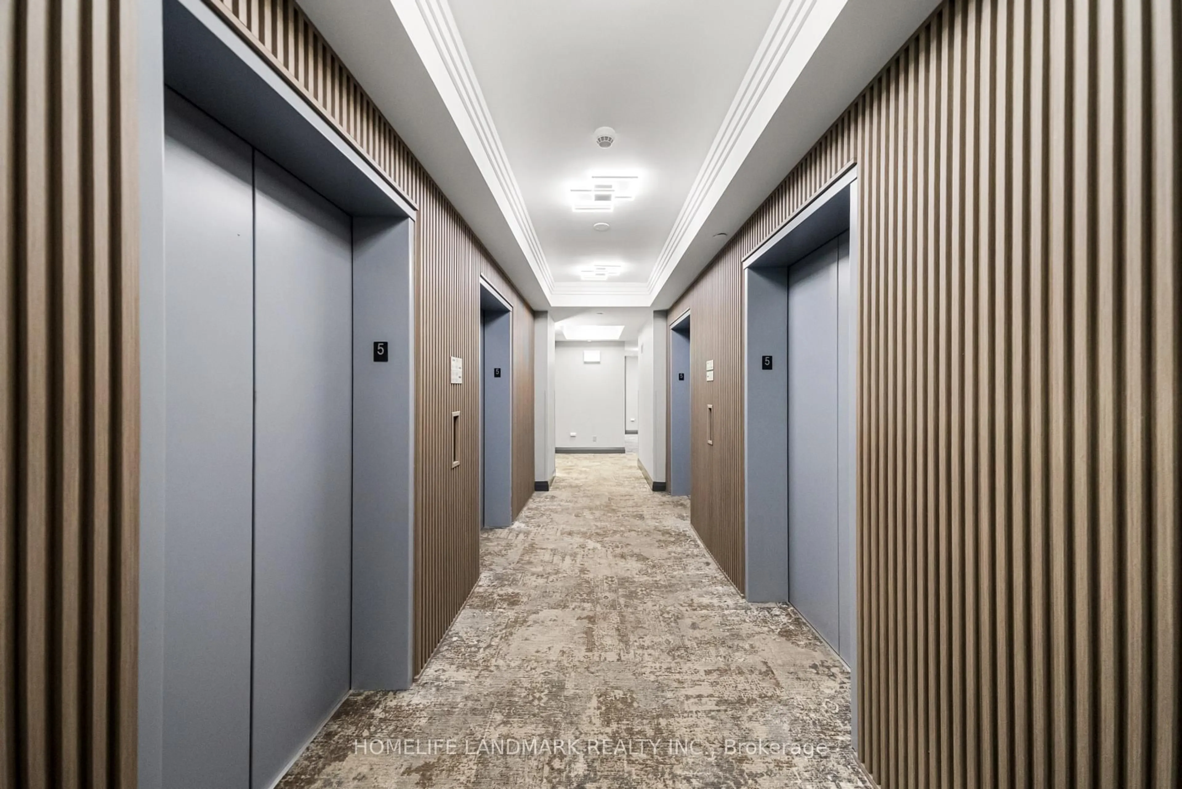 Indoor foyer for 7171 Yonge St #506, Markham Ontario L3T 0C5