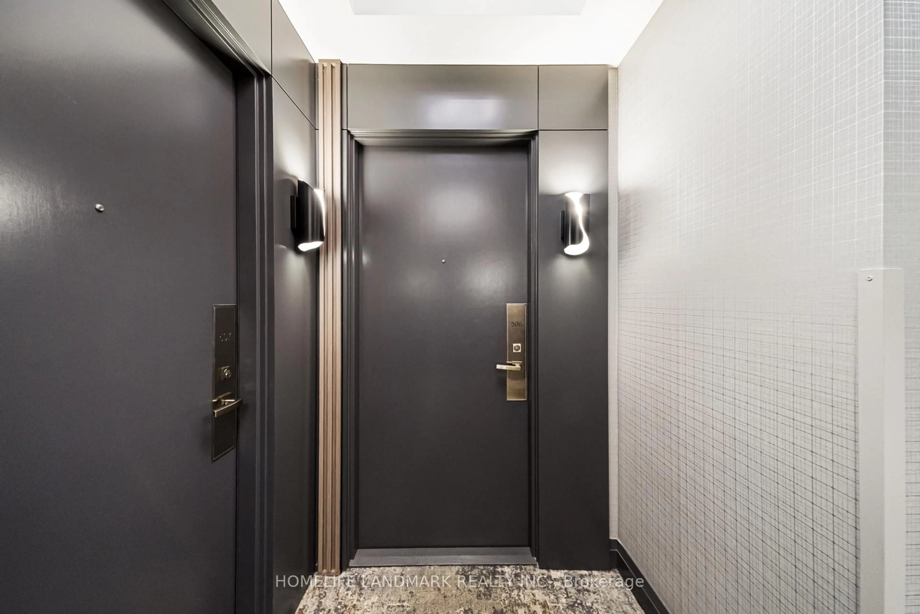 Indoor foyer for 7171 Yonge St #506, Markham Ontario L3T 0C5