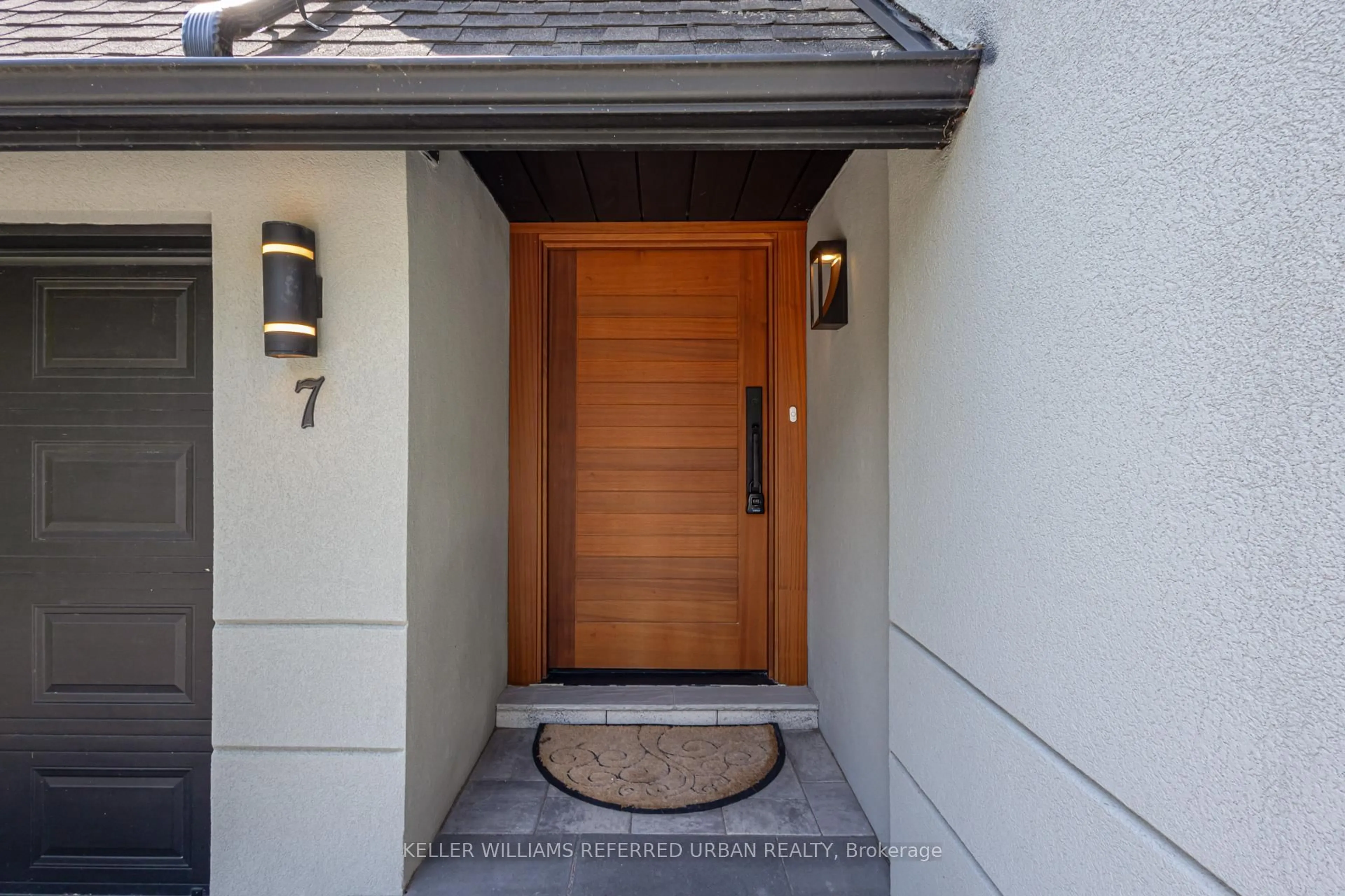 Indoor entryway for 7 Cossar Dr, Aurora Ontario L4G 3N6