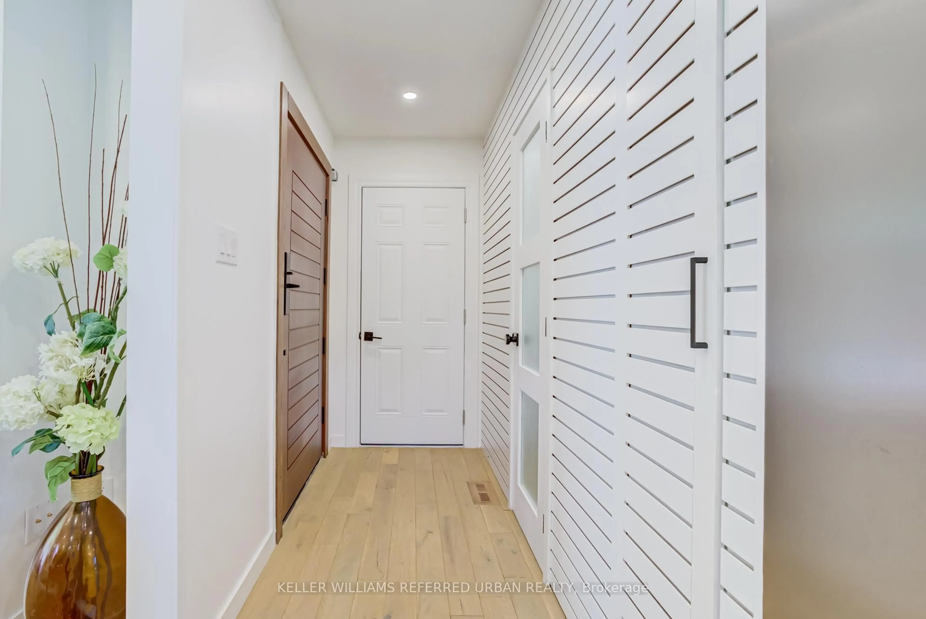 Indoor entryway for 7 Cossar Dr, Aurora Ontario L4G 3N6