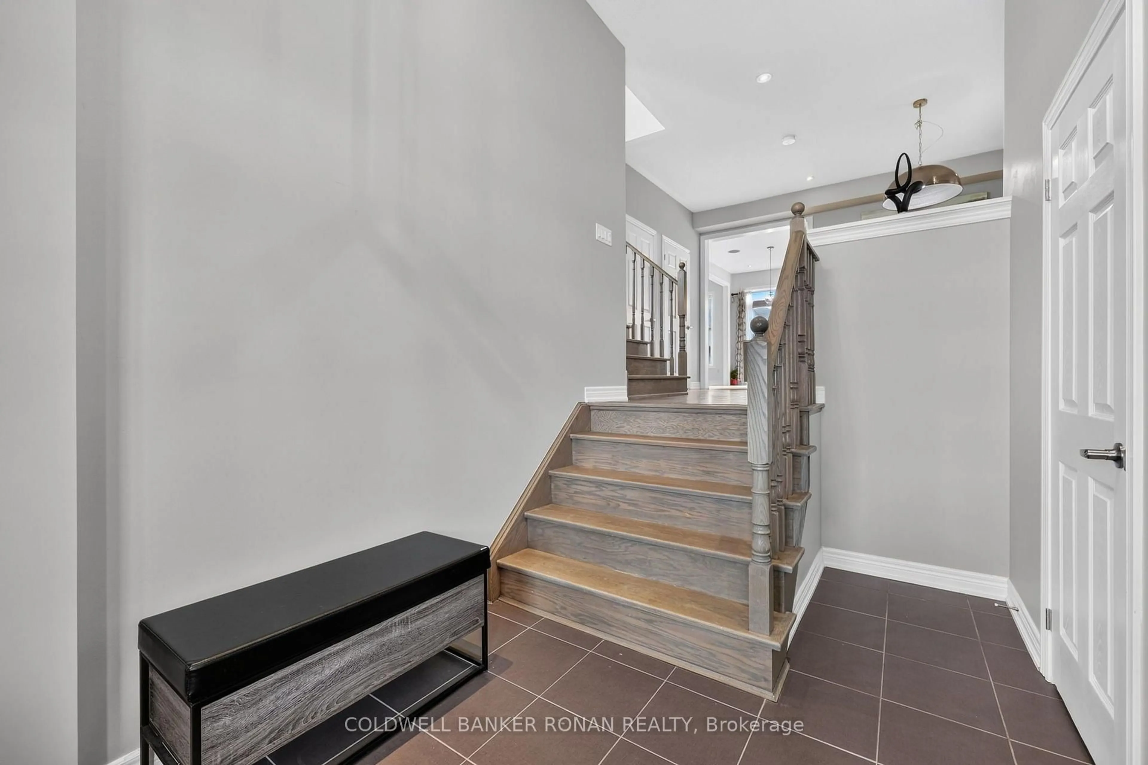 Unknown for 120 Lorne Thomas Pl, New Tecumseth Ontario L9R 0V8