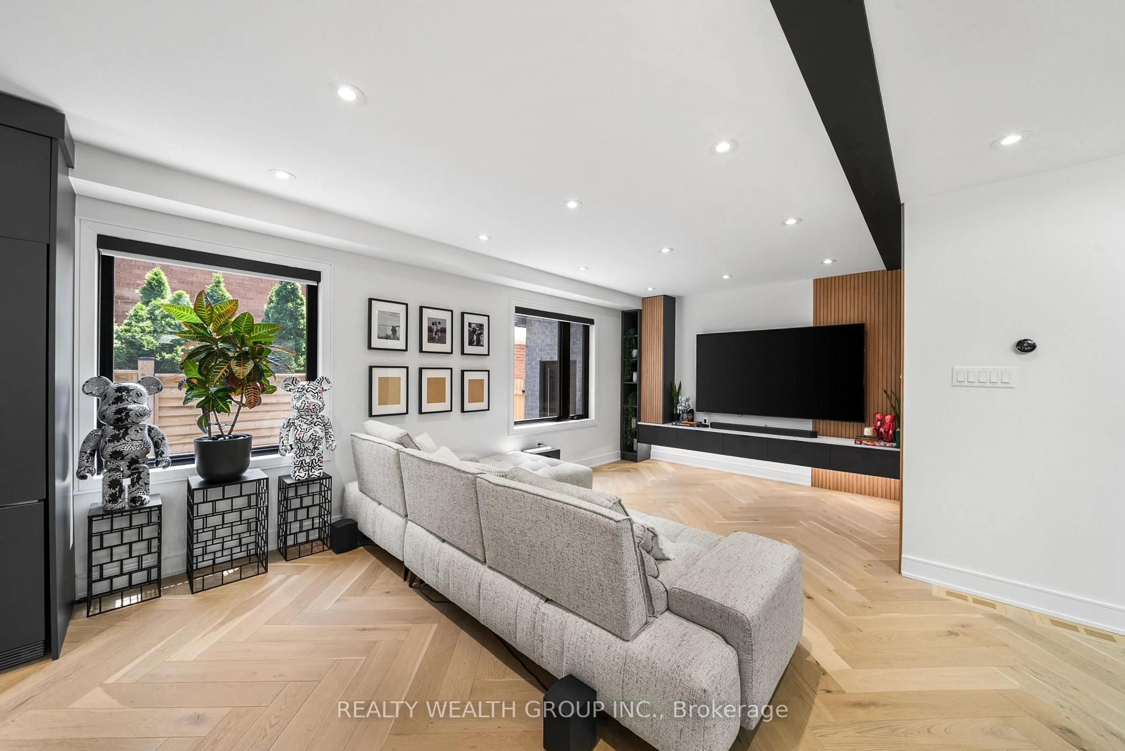 Home theater for 83 Governor Cres, Vaughan Ontario L4L 5G8