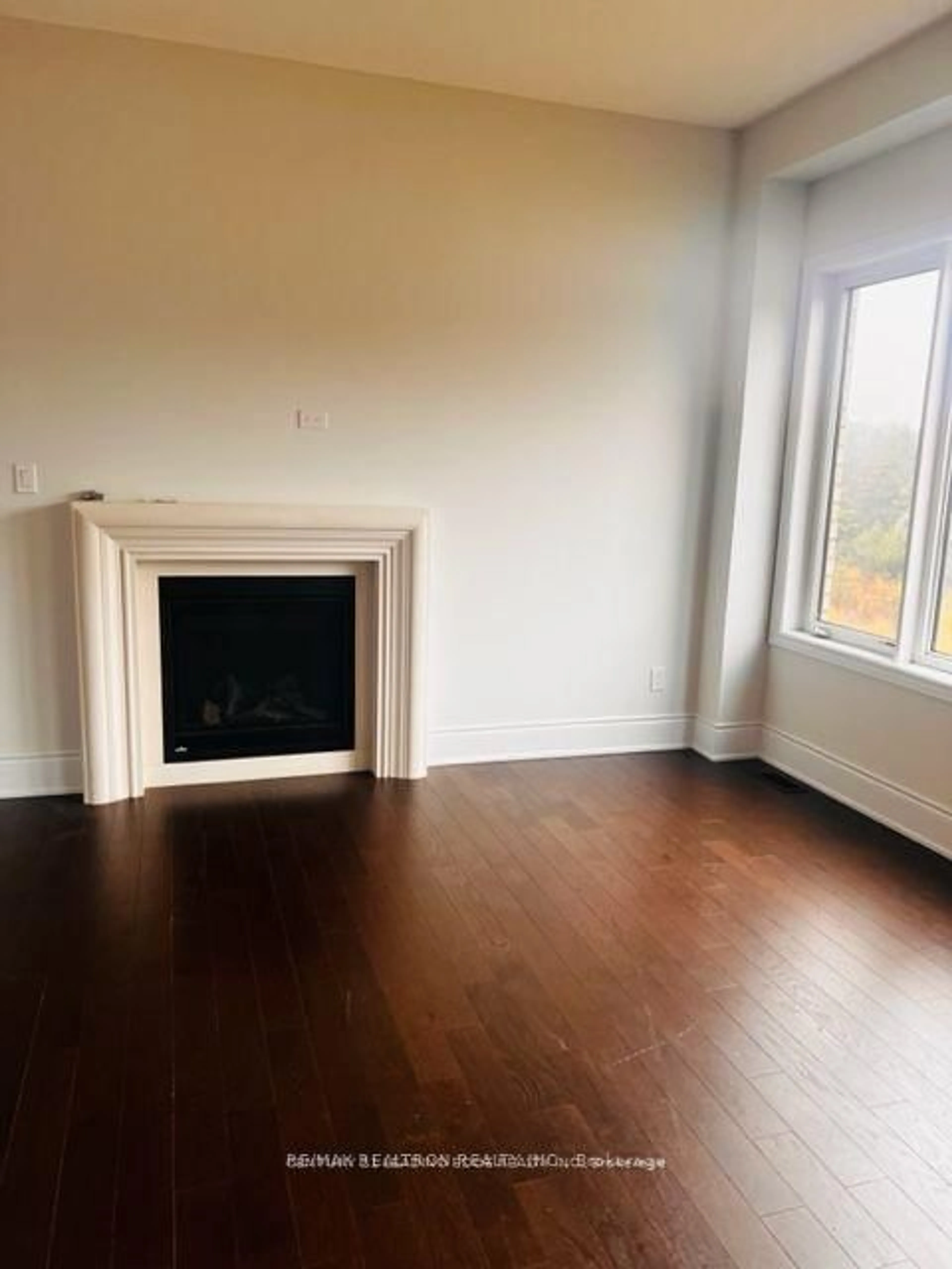 A pic of a room for 184 Sunset Vista Crt, Aurora Ontario L4G 3Y1