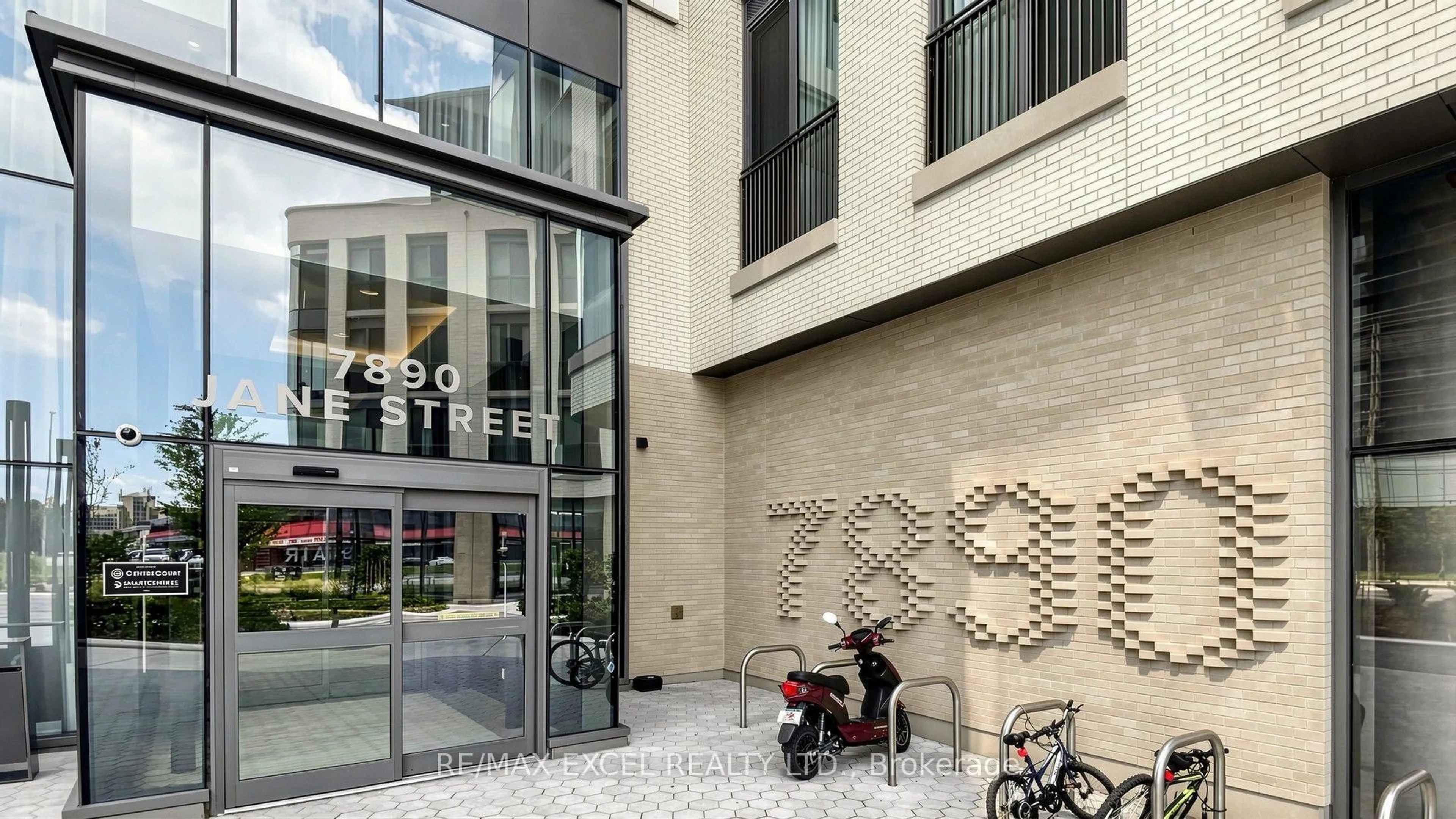 Indoor foyer for 7890 Jane St #1710, Vaughan Ontario L4K 0K9