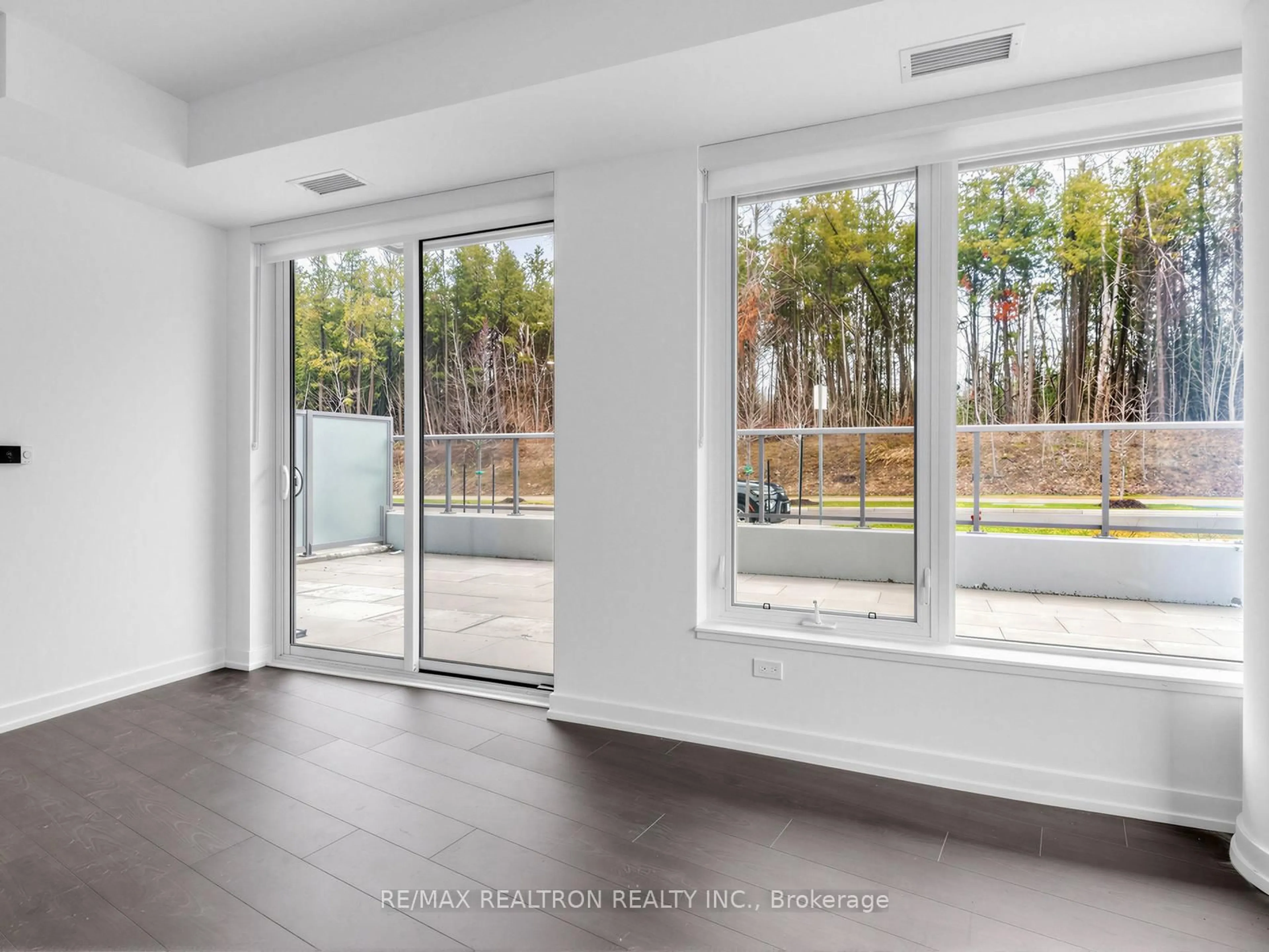 Indoor entryway for 333 Sunseeker Ave #101, Innisfil Ontario L9S 0R6