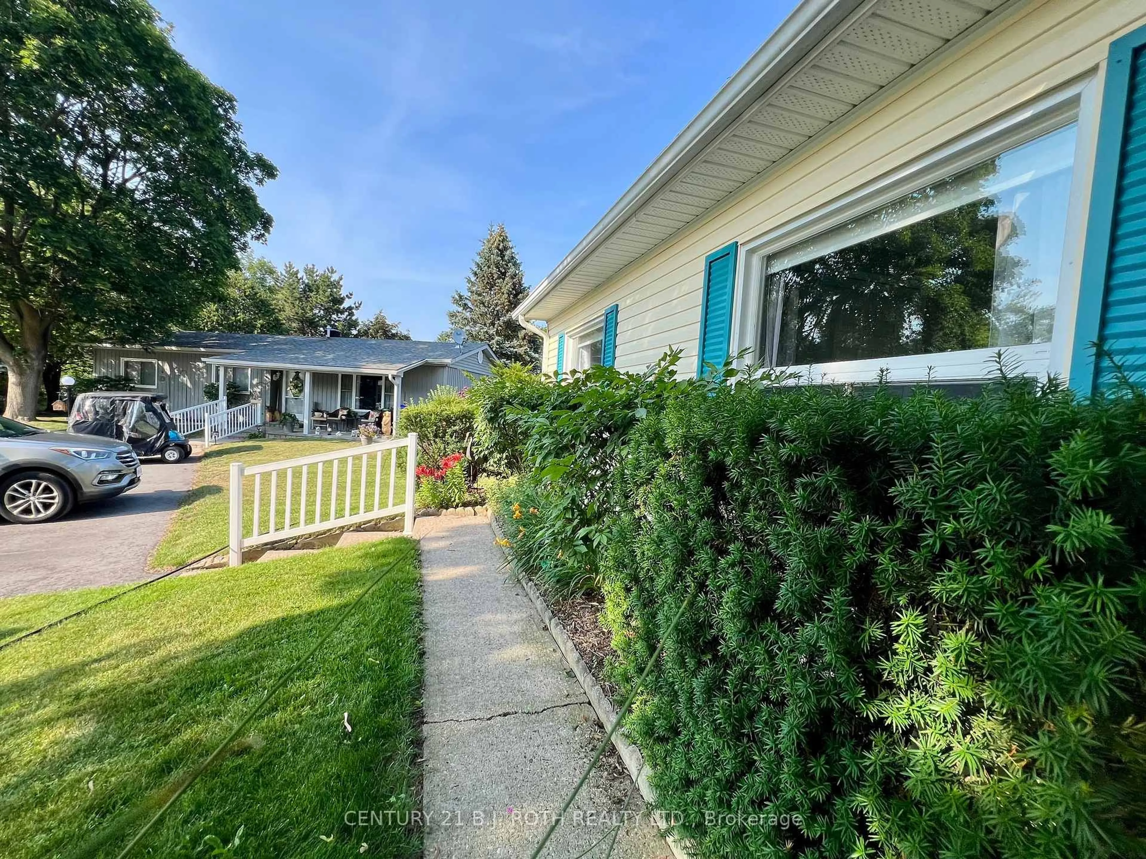 Home with vinyl exterior material, street for 5 Walnut Crt, Innisfil Ontario L9S 1M7