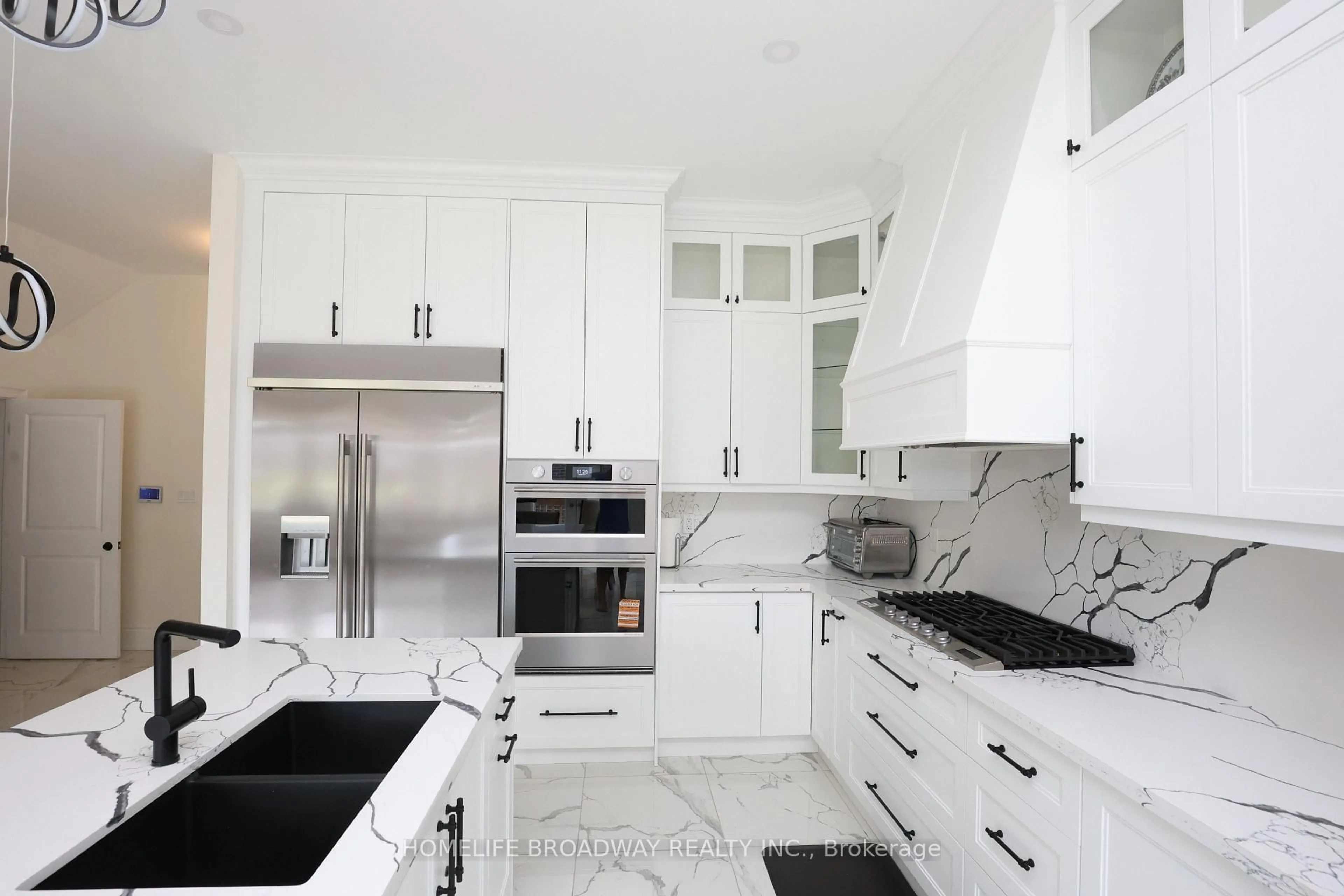Contemporary kitchen, ceramic/tile floor for 11 David Dunlap Blvd, Richmond Hill Ontario L4C 4V7