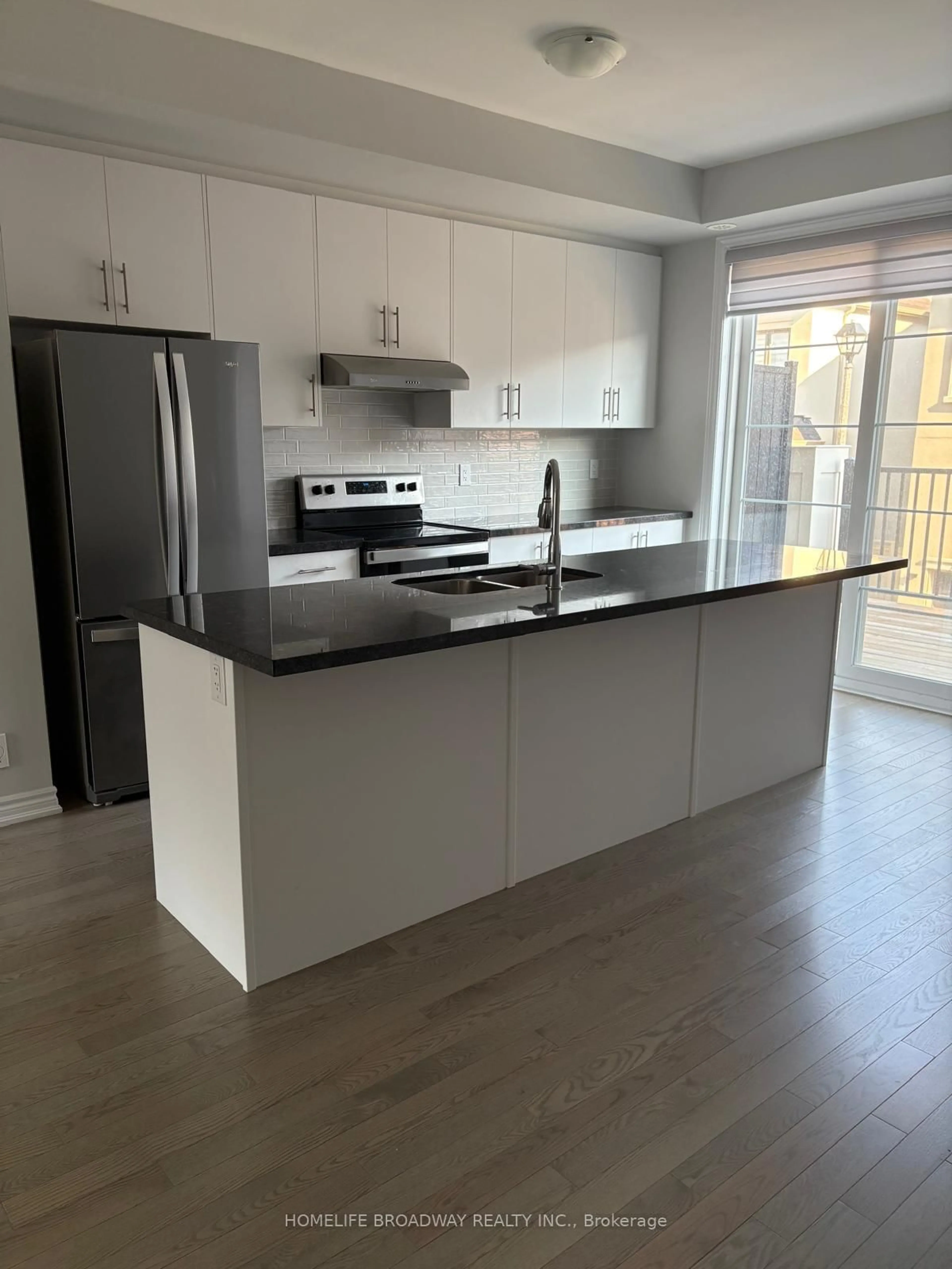 Open concept kitchen, wood/laminate floor for 27 William Shearn Cres, Markham Ontario L6C 3J3