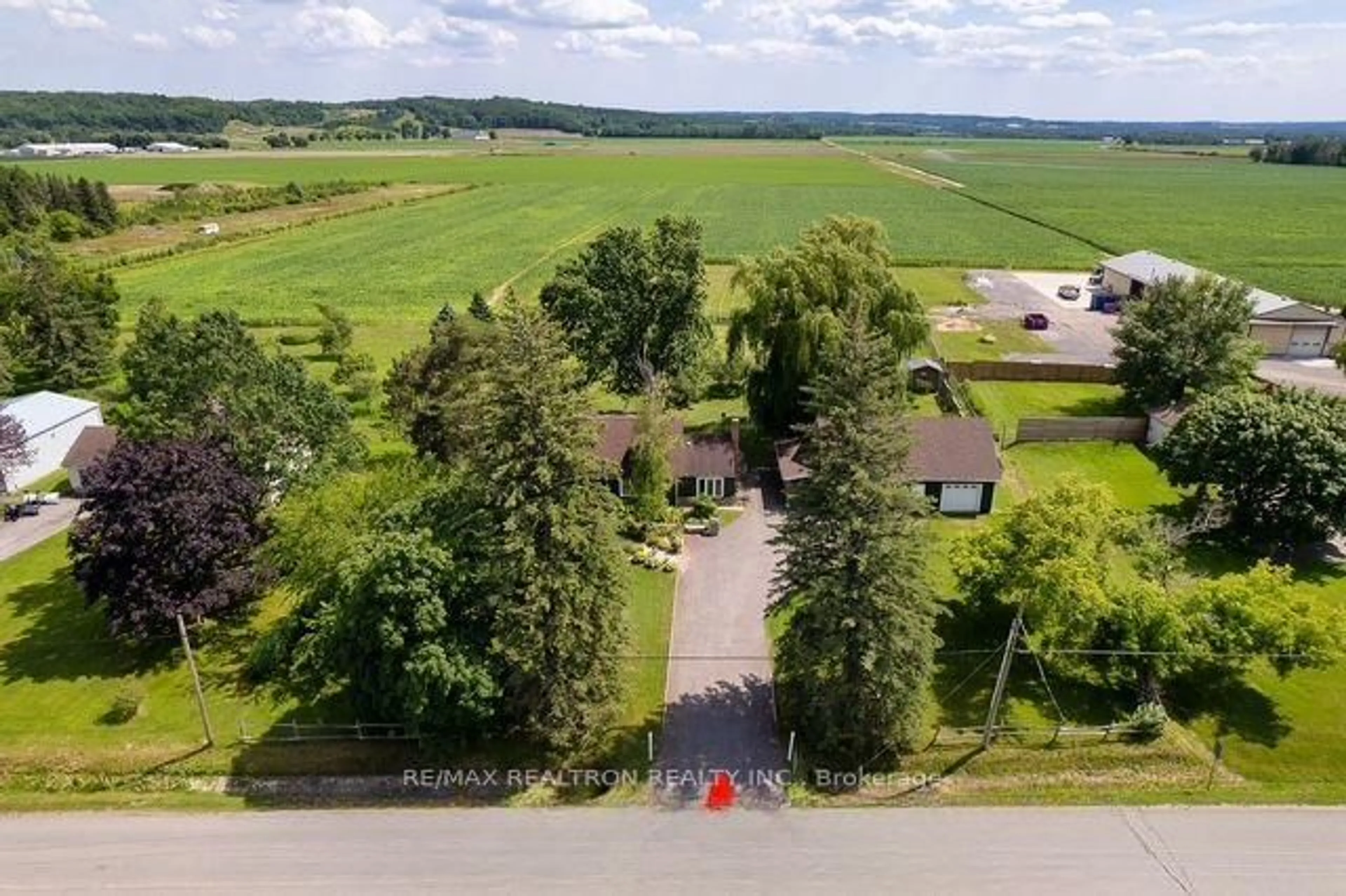 A pic from outside/outdoor area/front of a property/back of a property/a pic from drone, unknown for 1103 Graham Sdrd, King Ontario L3Y 4V9