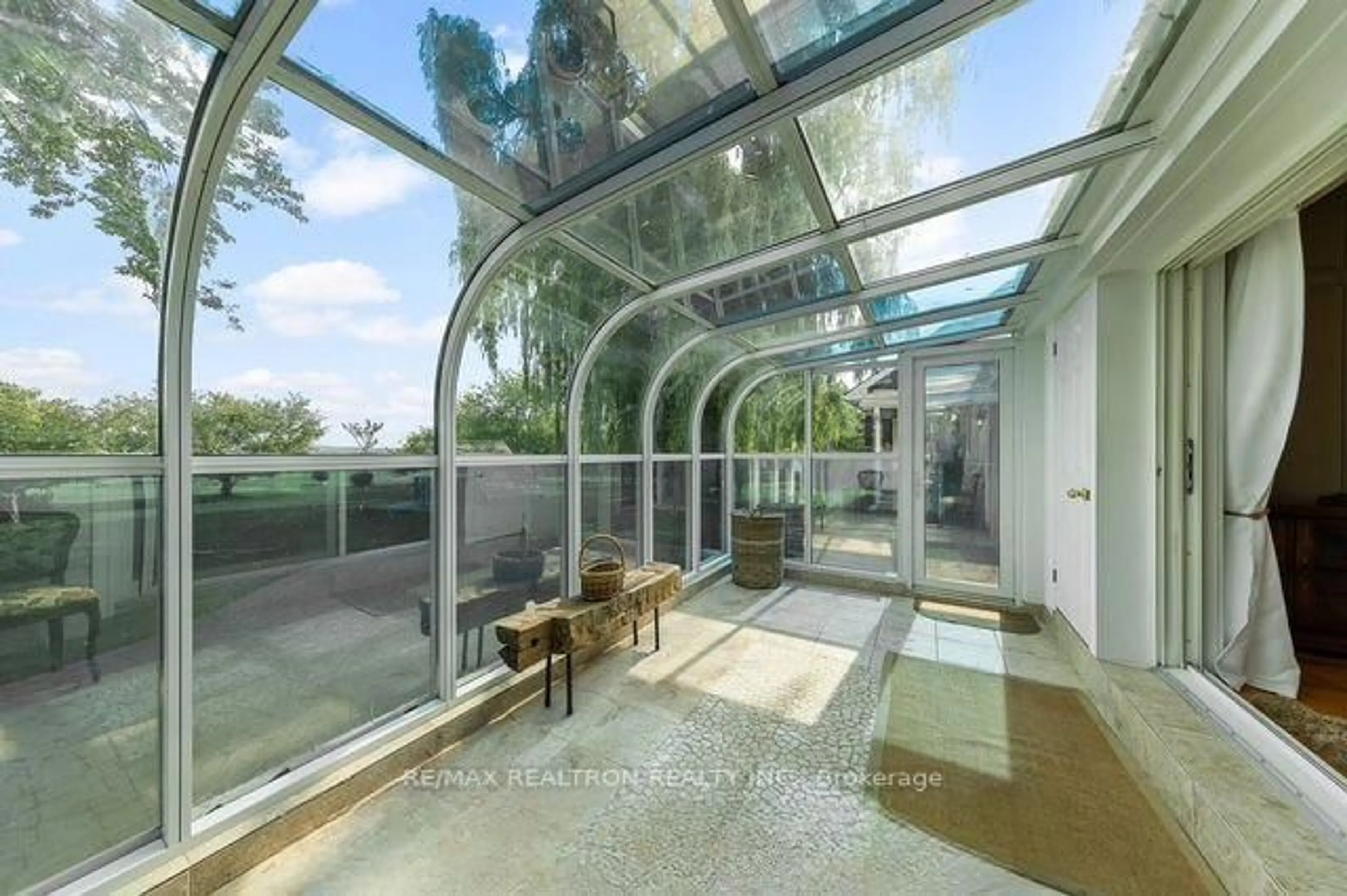 Indoor foyer for 1103 Graham Sdrd, King Ontario L3Y 4V9