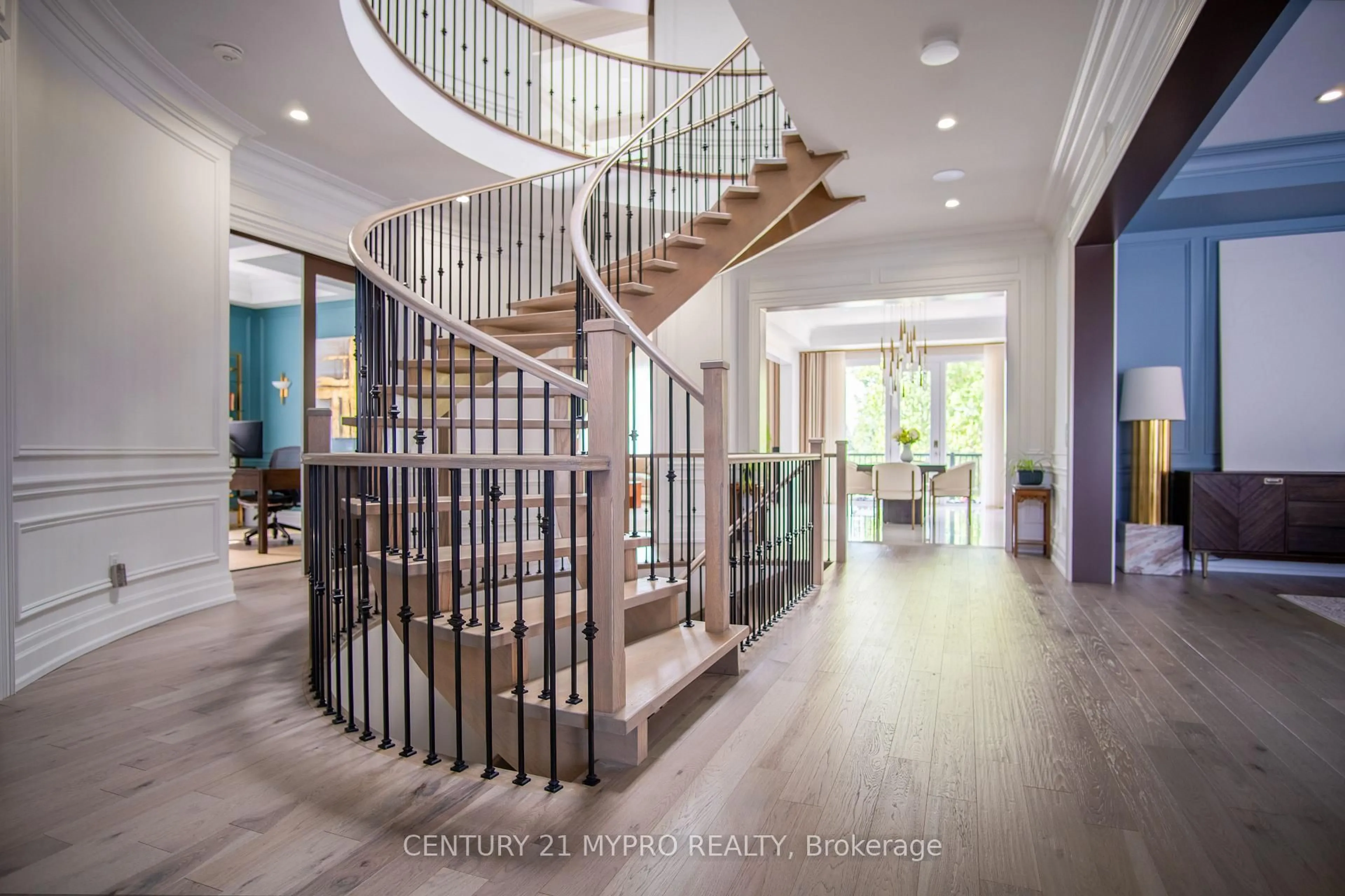 Indoor foyer for 26 Calla Tr, Aurora Ontario L4G 3Z5