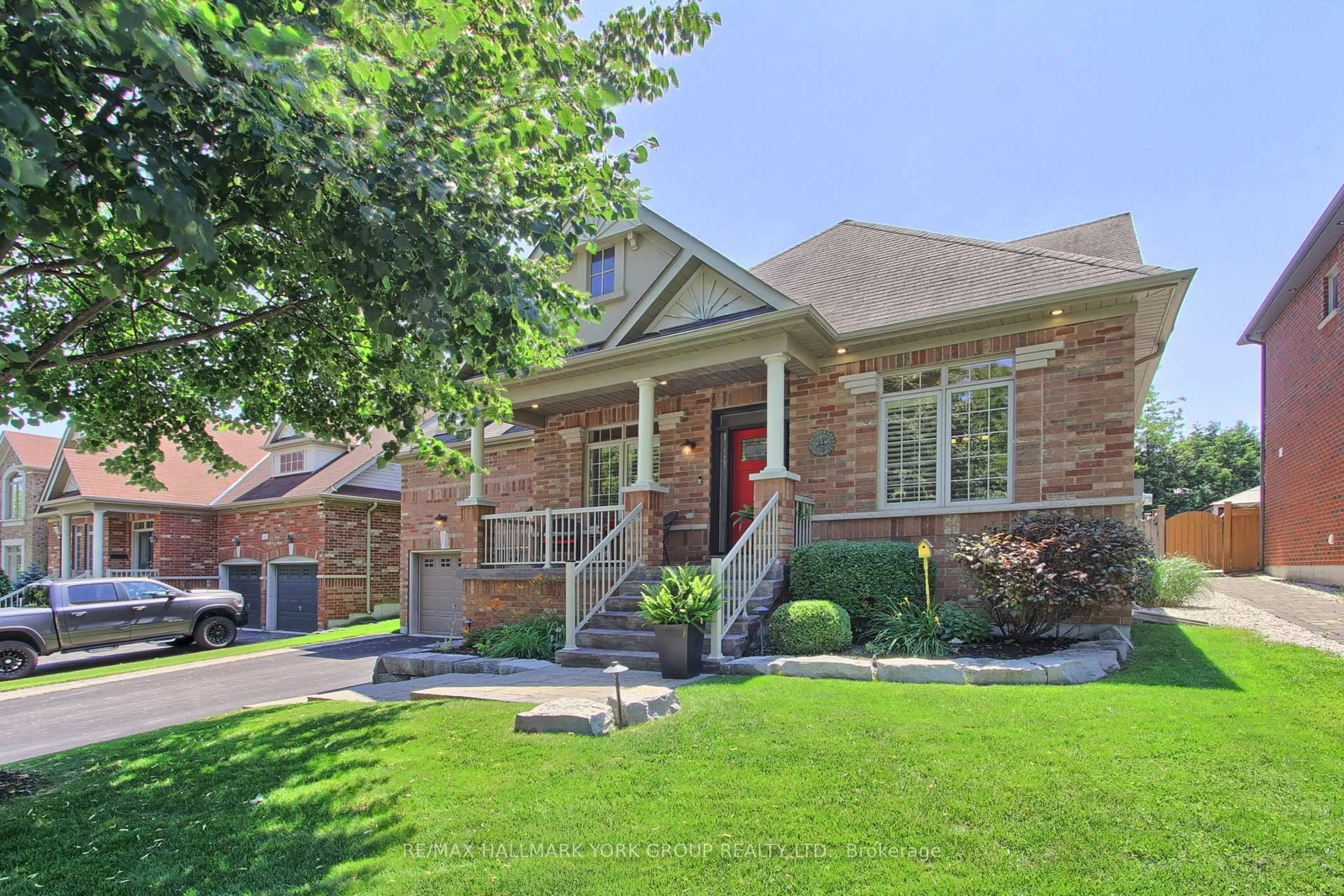 Home with brick exterior material, street for 1078 Bob Scott Crt, Newmarket Ontario L3X 3L7
