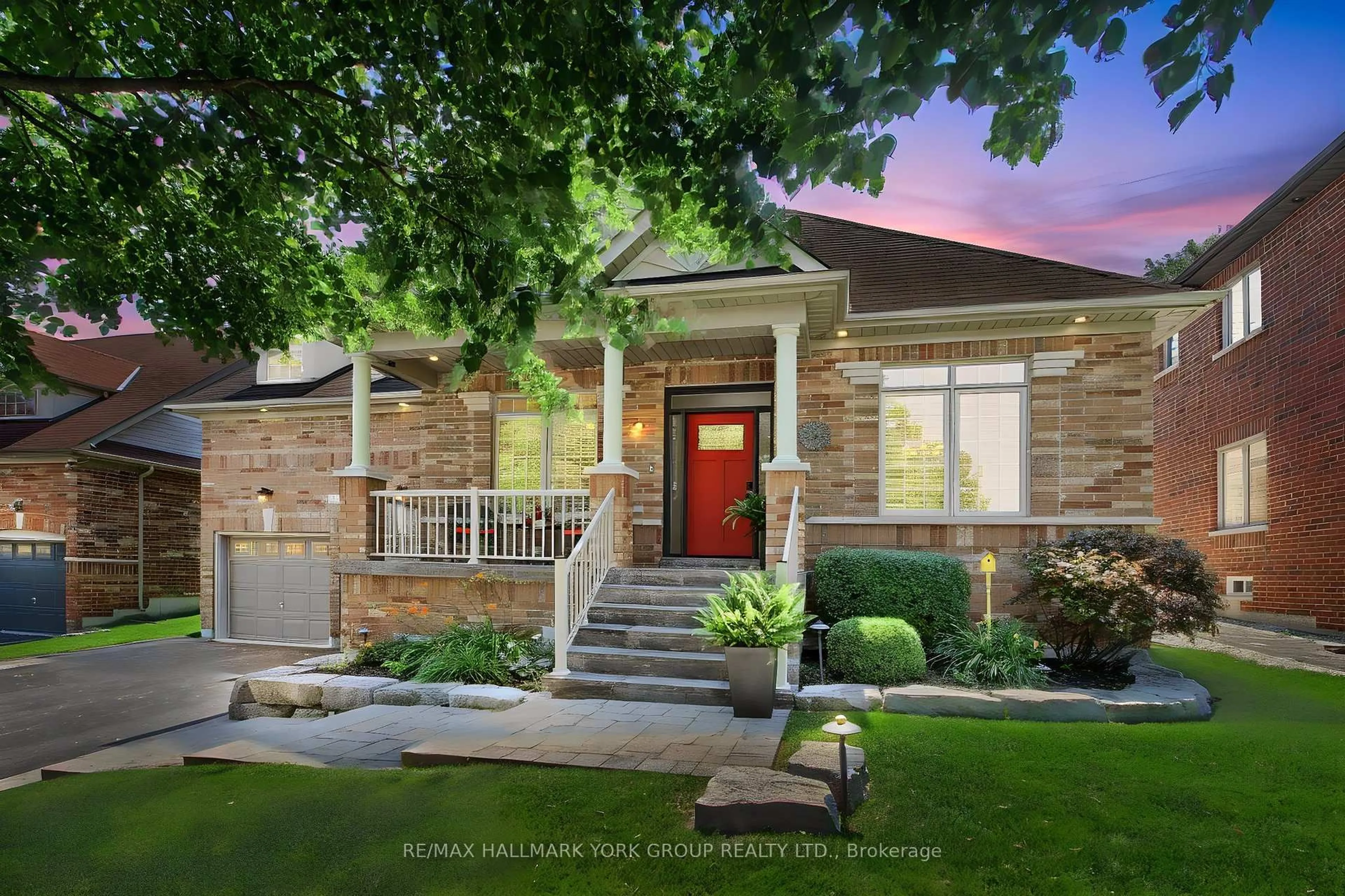 Home with brick exterior material, street for 1078 Bob Scott Crt, Newmarket Ontario L3X 3L7