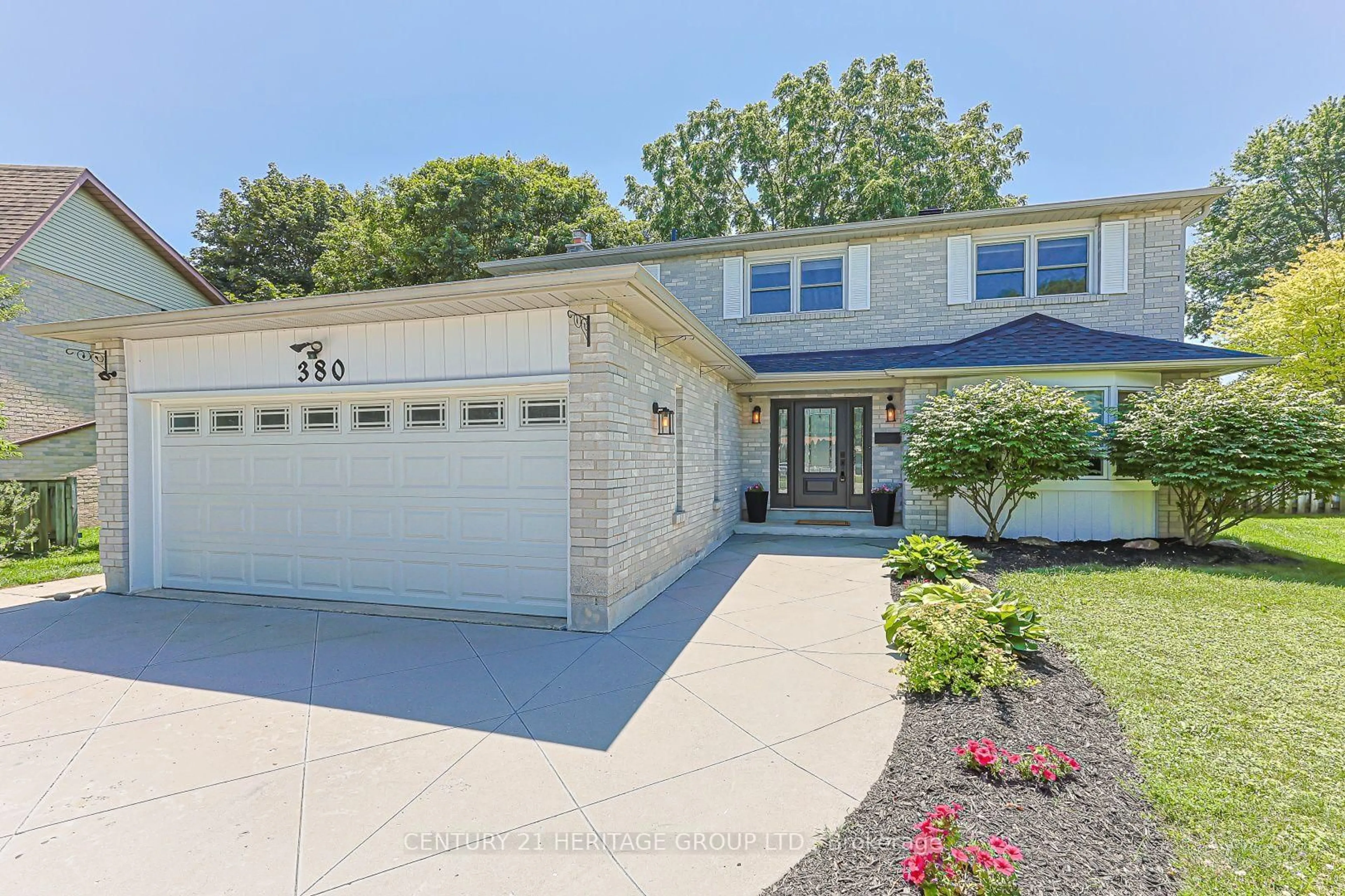 Home with brick exterior material, street for 380 Selby Cres, Newmarket Ontario L3Y 6E1