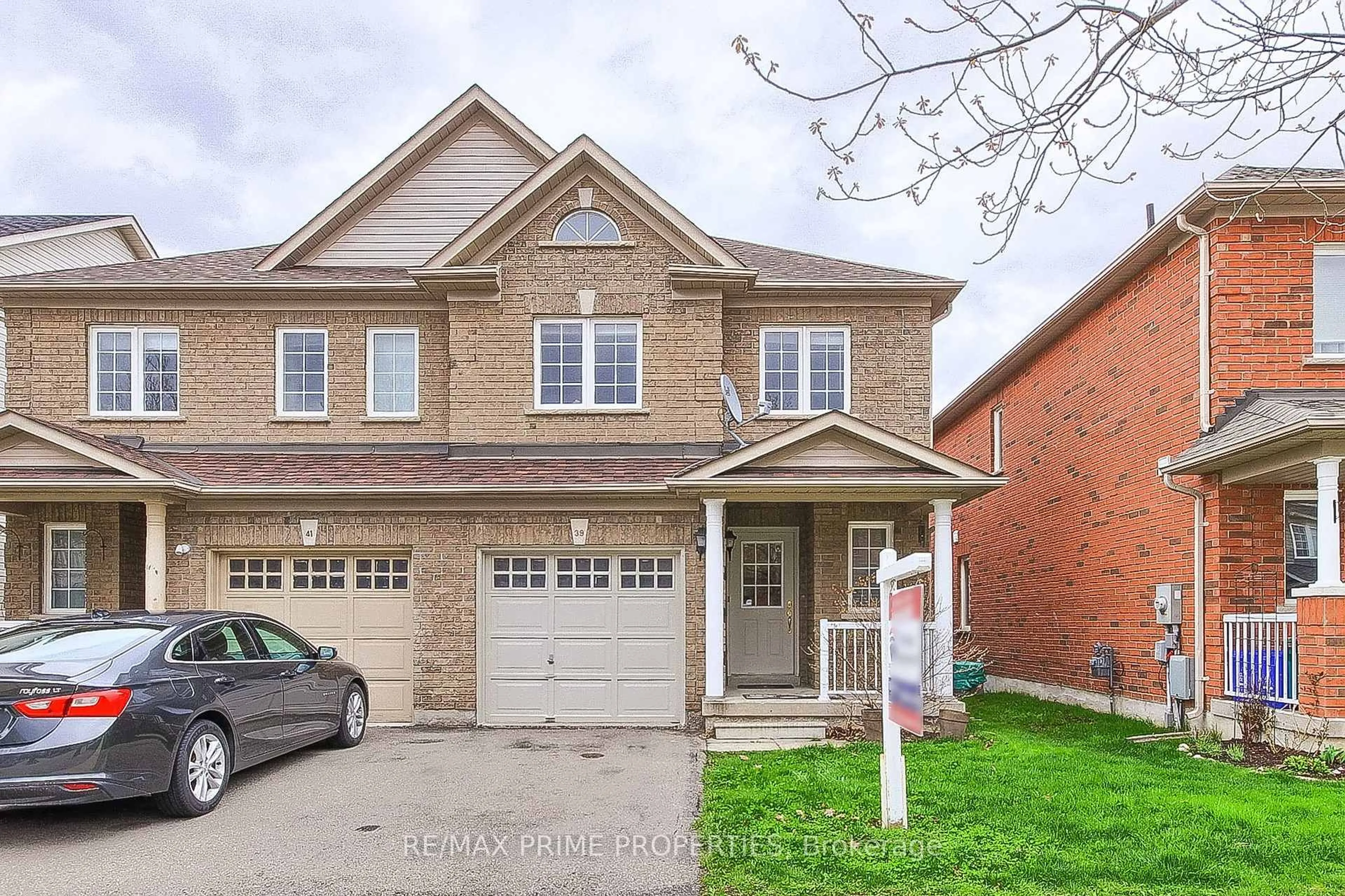 Home with brick exterior material, street for 39 Laurendale Ave, Georgina Ontario L4P 4A8