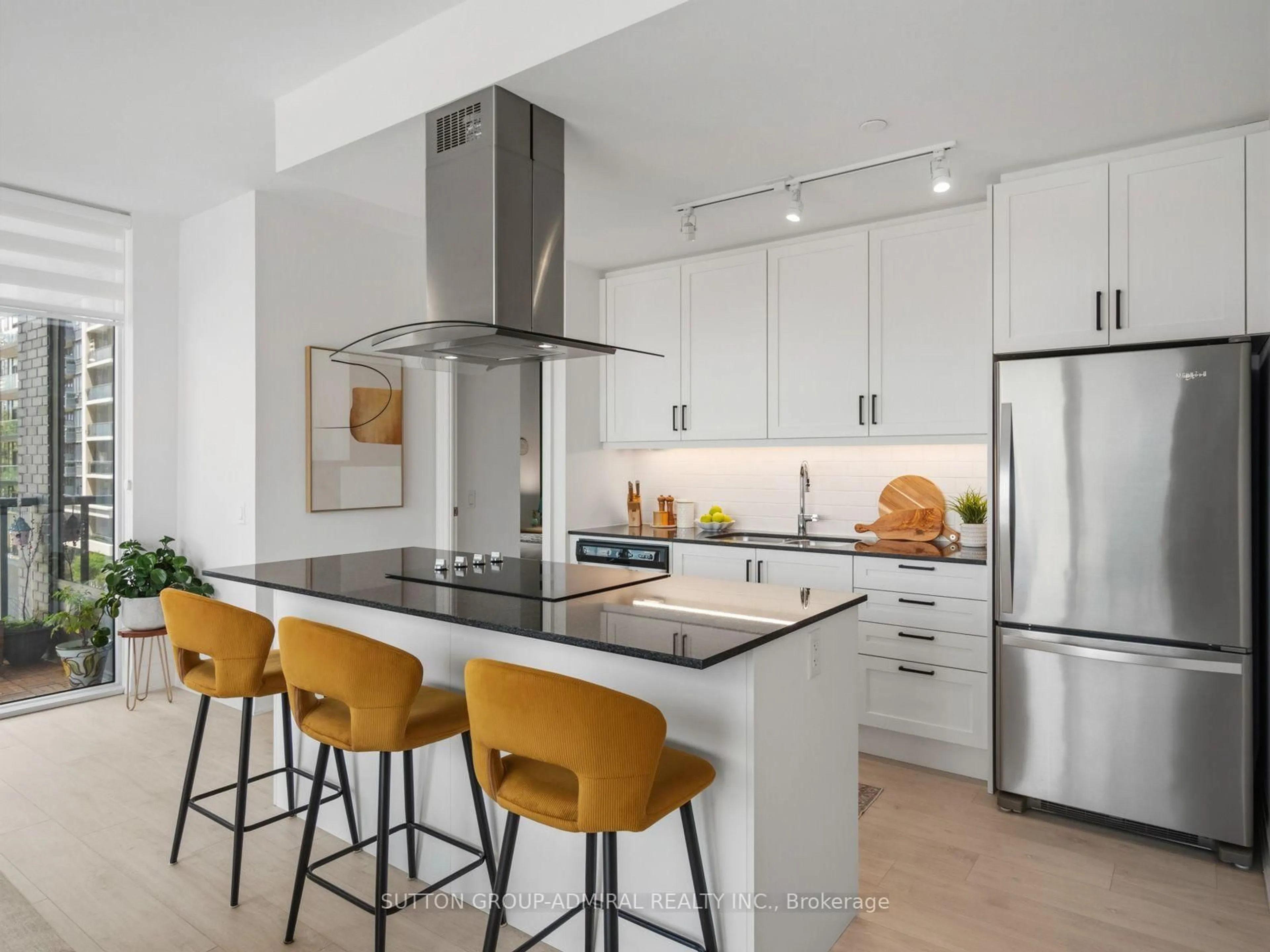 Contemporary kitchen, ceramic/tile floor for 10 Gatineau Dr #413, Vaughan Ontario L4J 0L2
