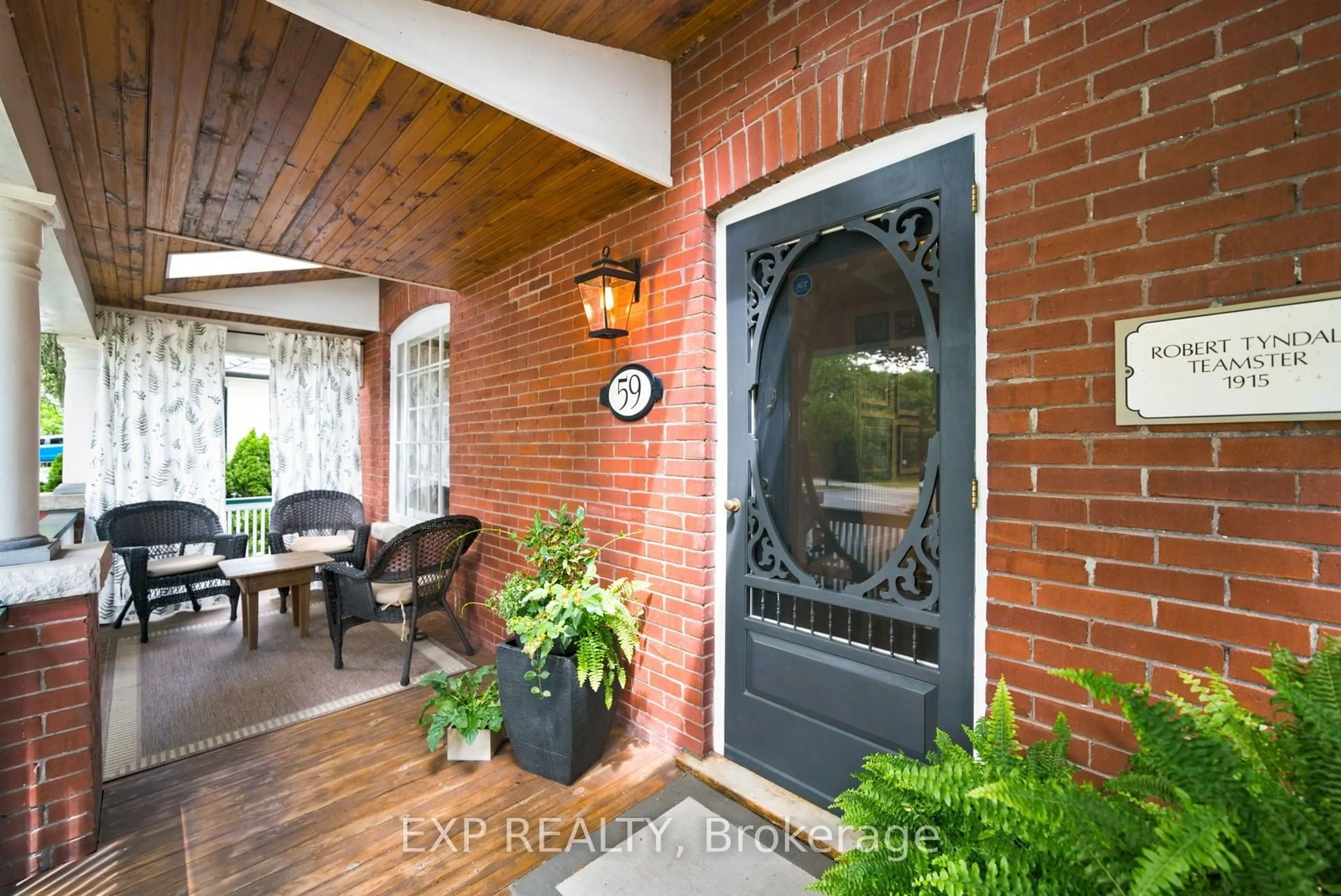 Indoor entryway for 59 Roseview Ave, Richmond Hill Ontario L4C 1C6