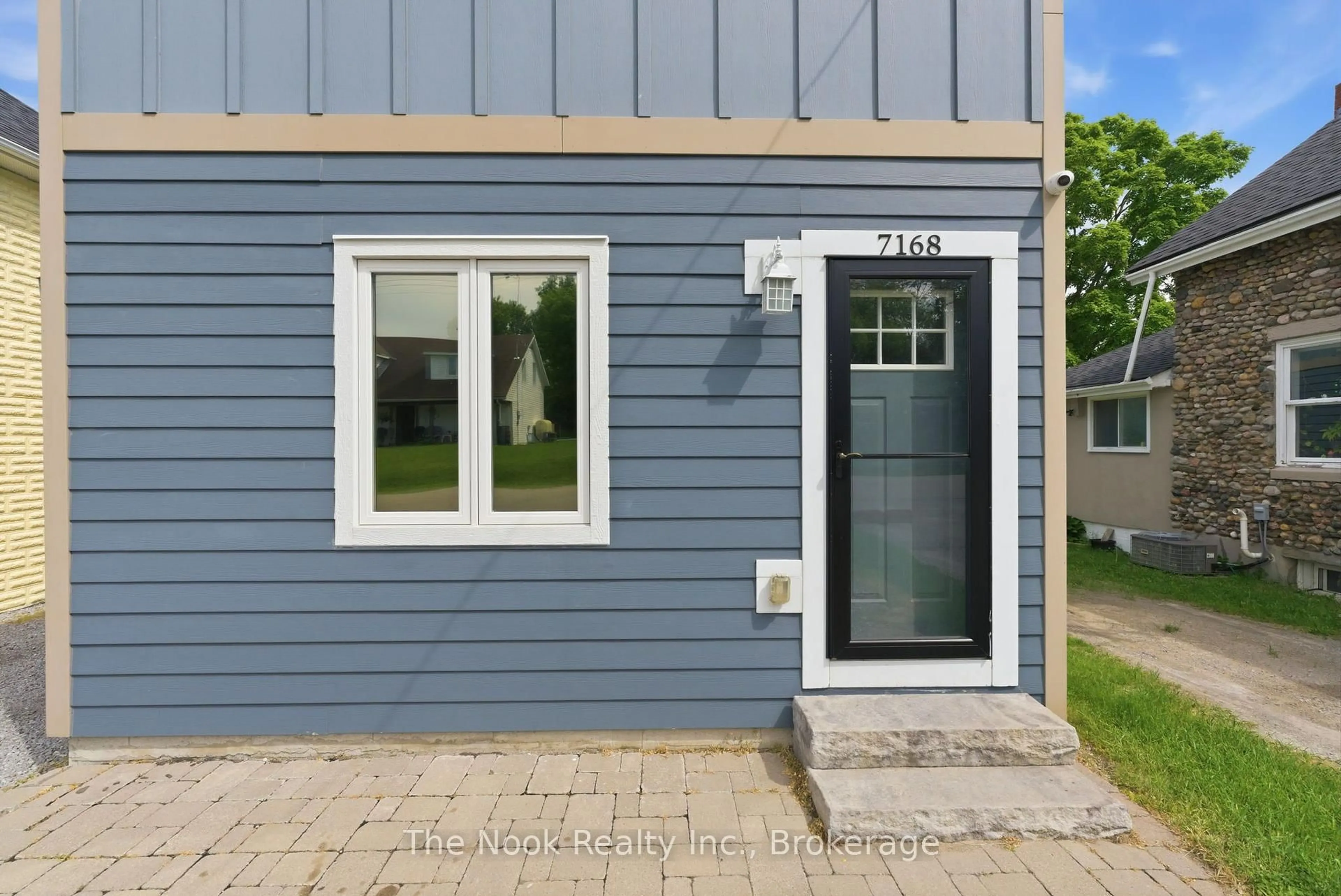 Home with vinyl exterior material, street for 7168 Old Shiloh Rd, Georgina Ontario L0E 1N0