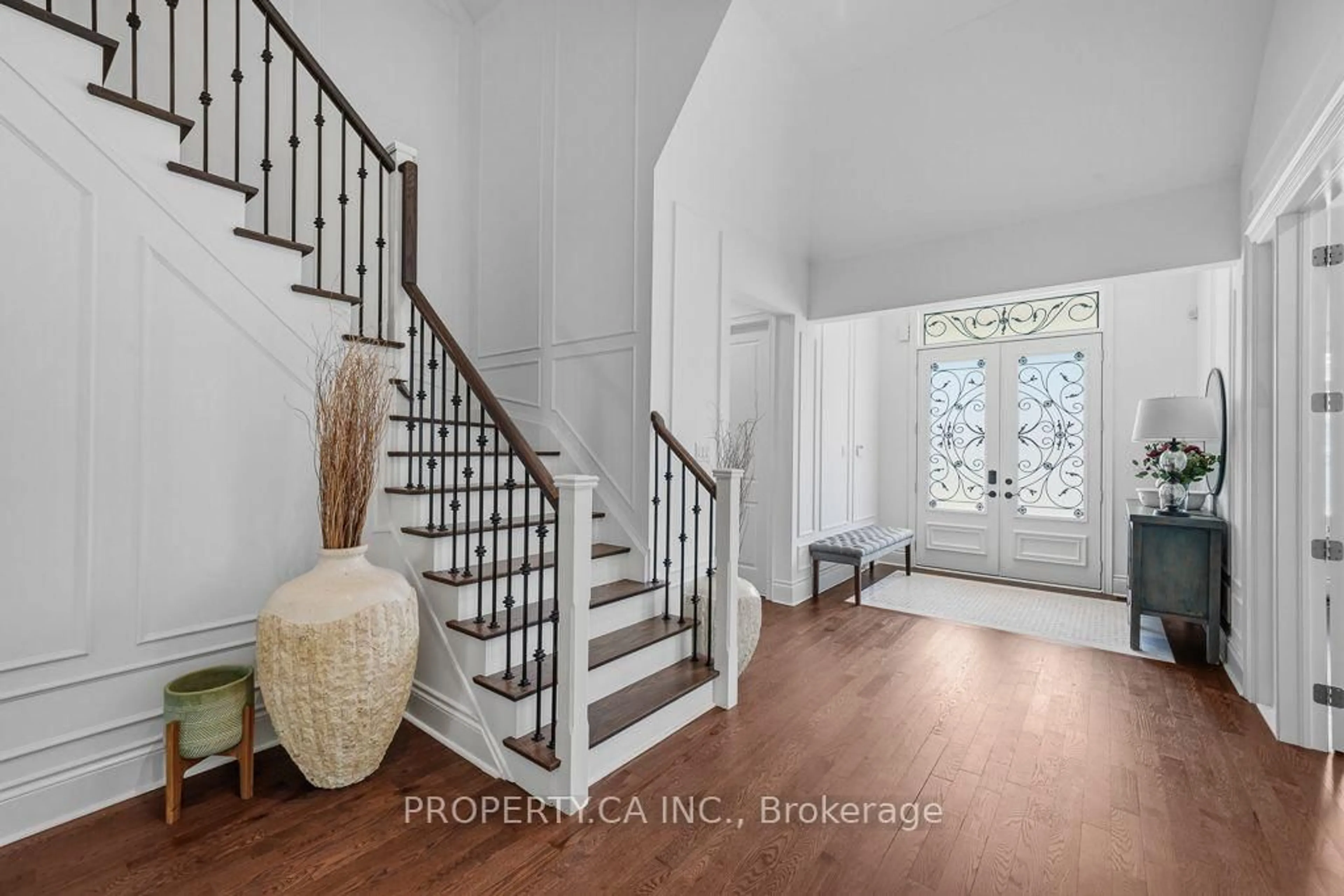 Indoor entryway for 81 Parkheights Tr, King Ontario L7B 0A2