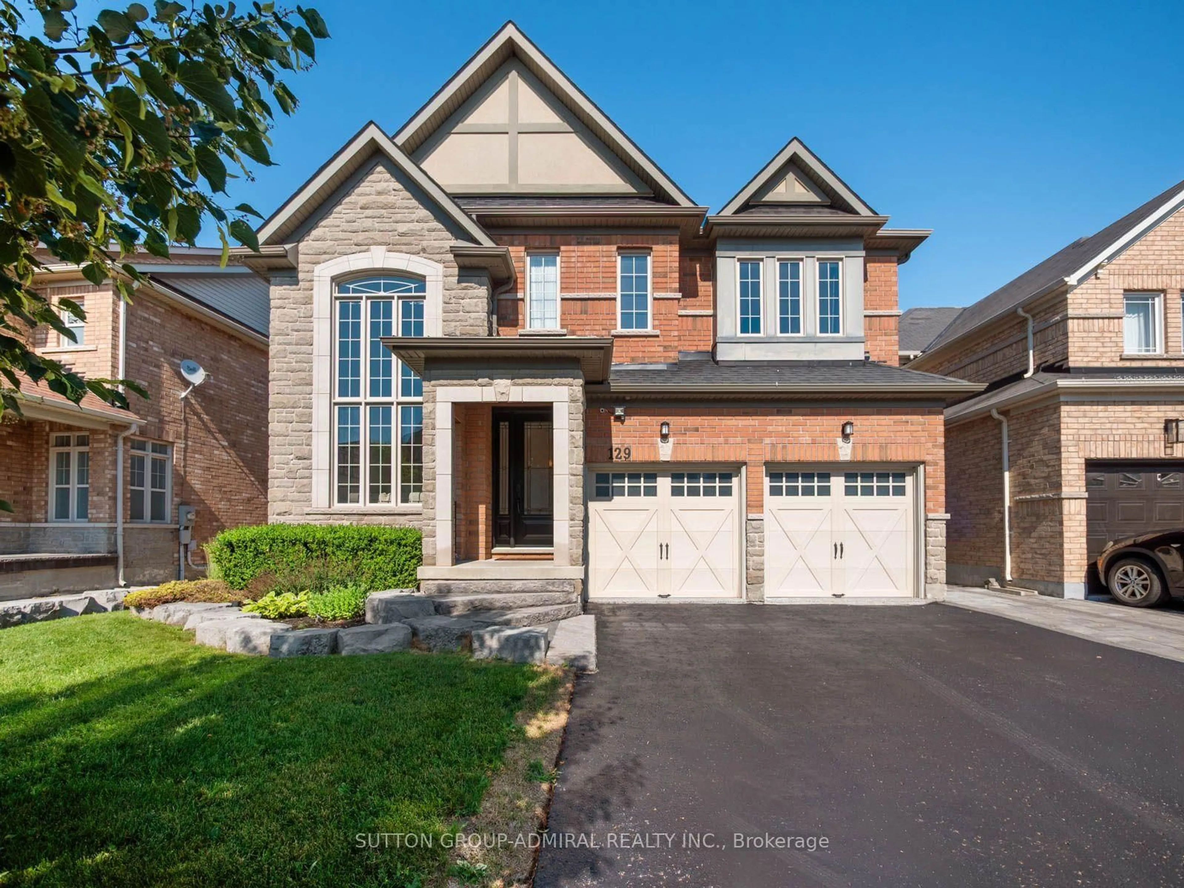 Home with brick exterior material, street for 129 Mooney St, Bradford West Gwillimbury Ontario L3Z 0K9