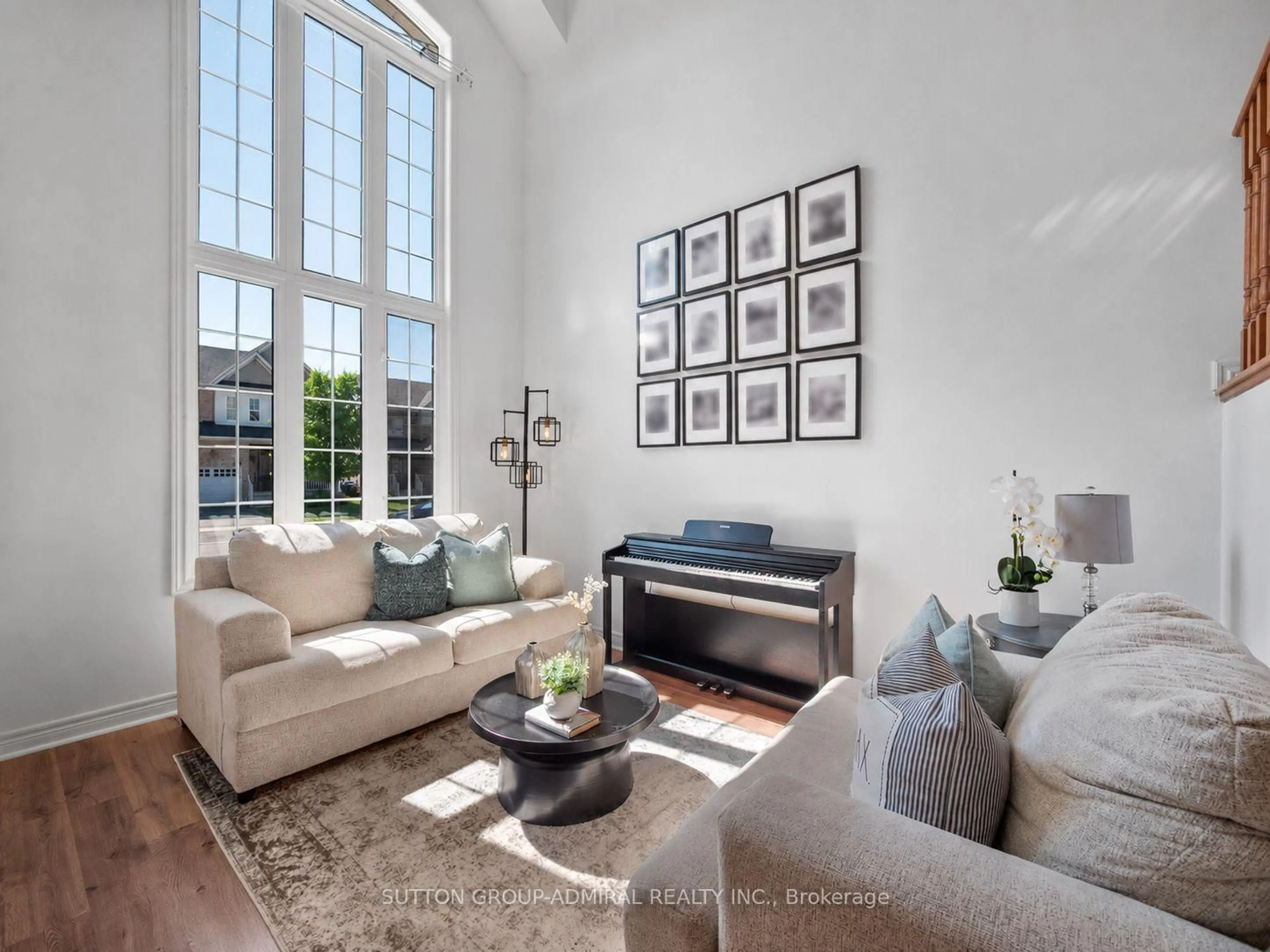Living room with furniture, unknown for 129 Mooney St, Bradford West Gwillimbury Ontario L3Z 0K9