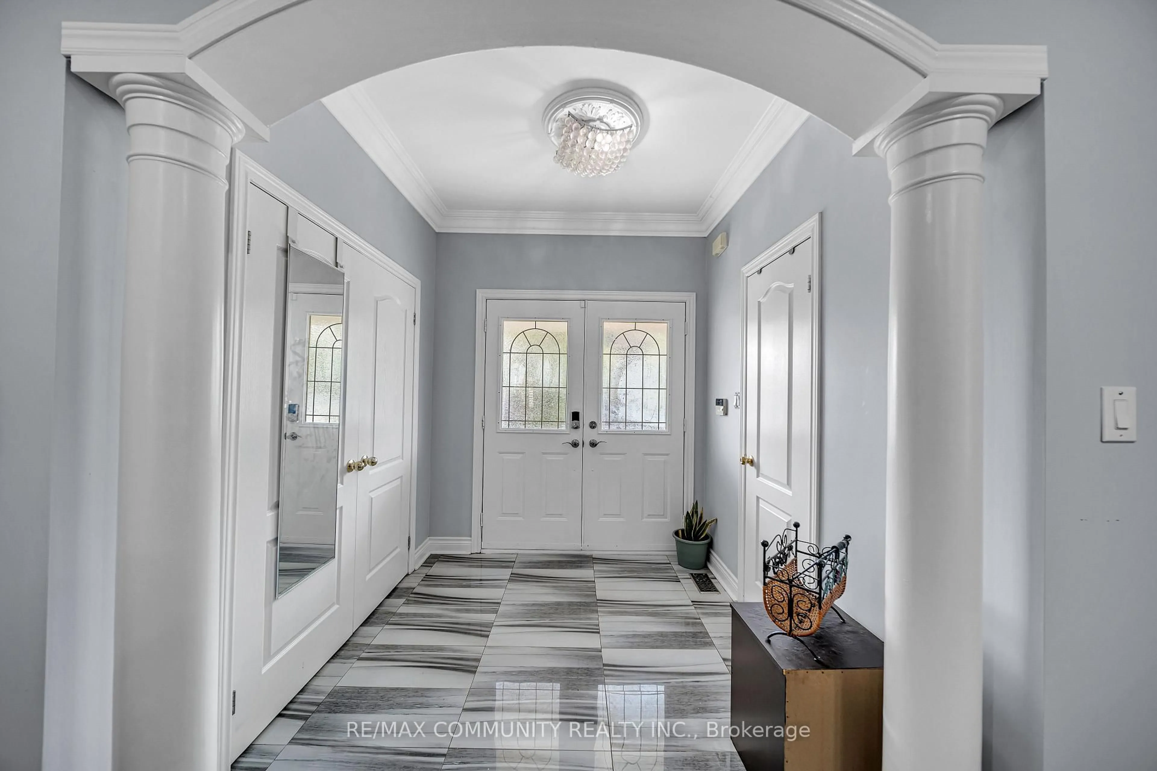 Indoor entryway for 37 Rachett Rd, Markham Ontario L6E 1W5