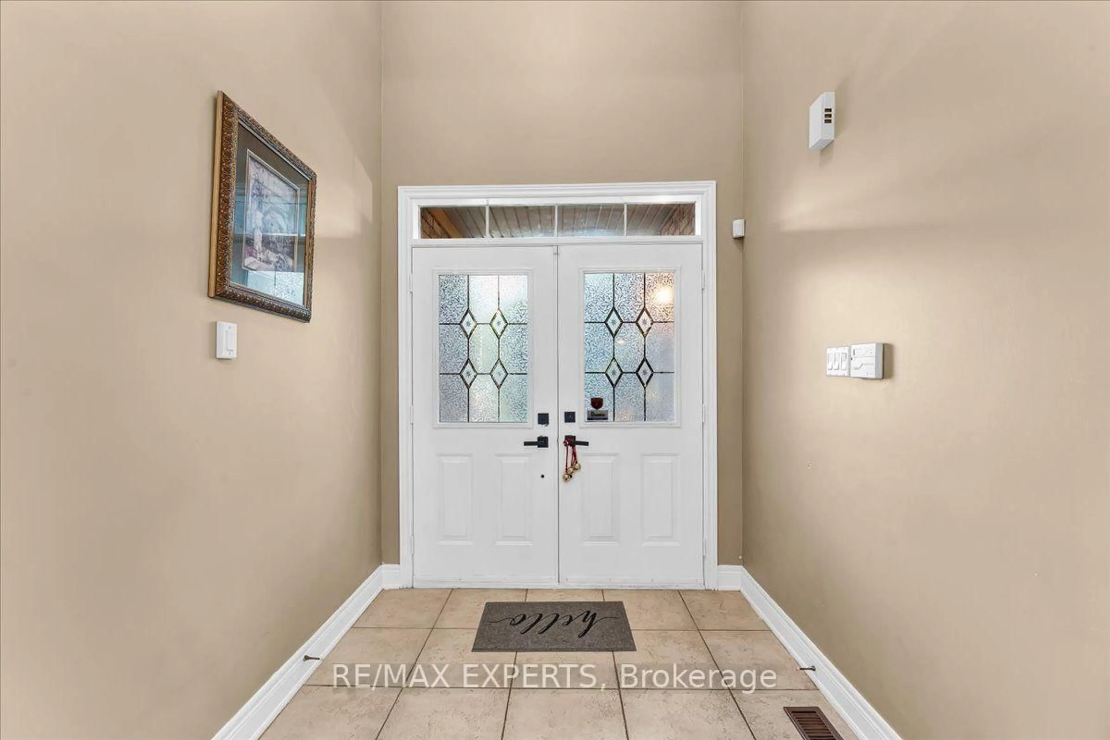 Indoor entryway for 110 Velmar Dr, Vaughan Ontario L4L 8W4