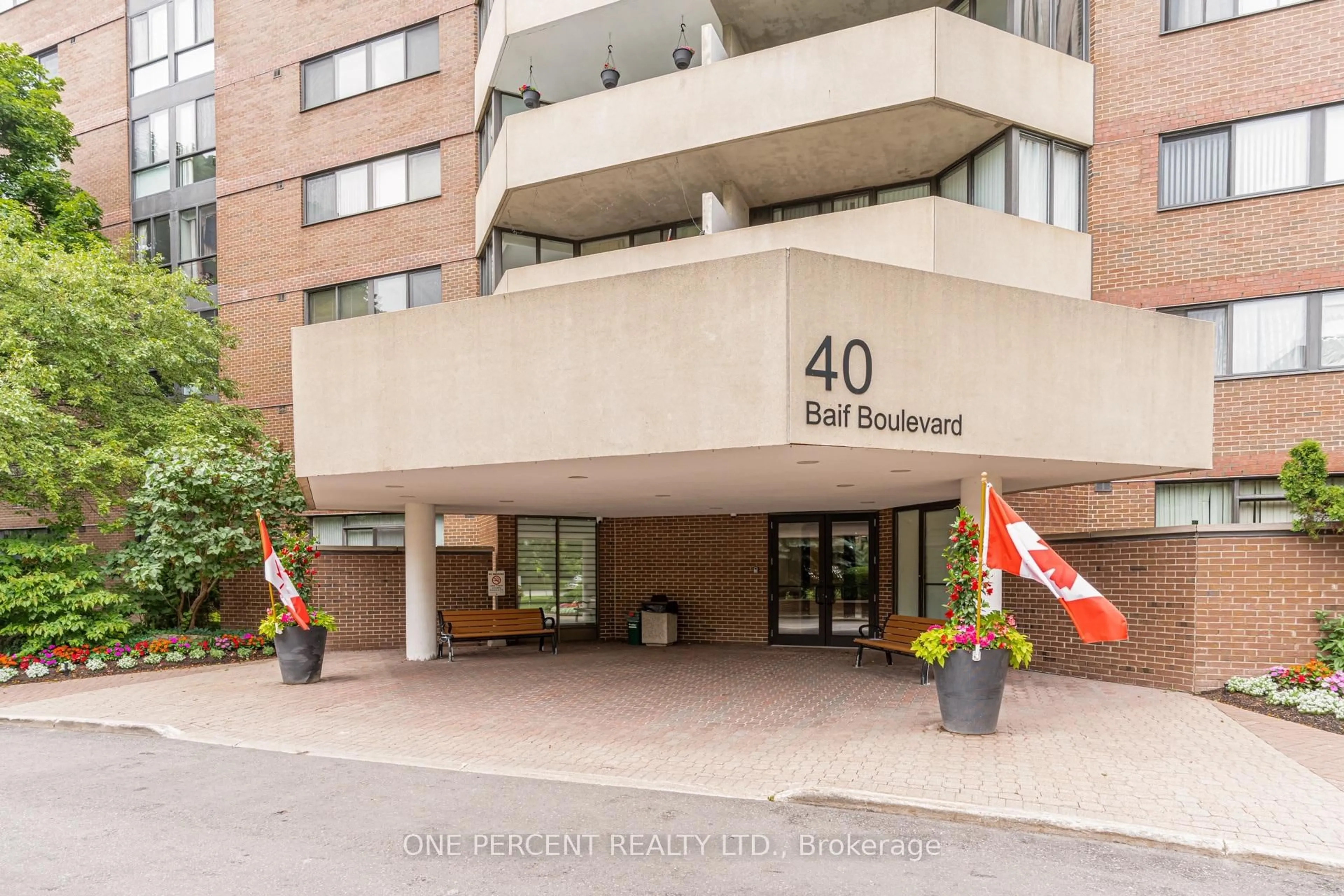 Indoor foyer for 40 Baif Blvd #302, Richmond Hill Ontario L4C 5M9