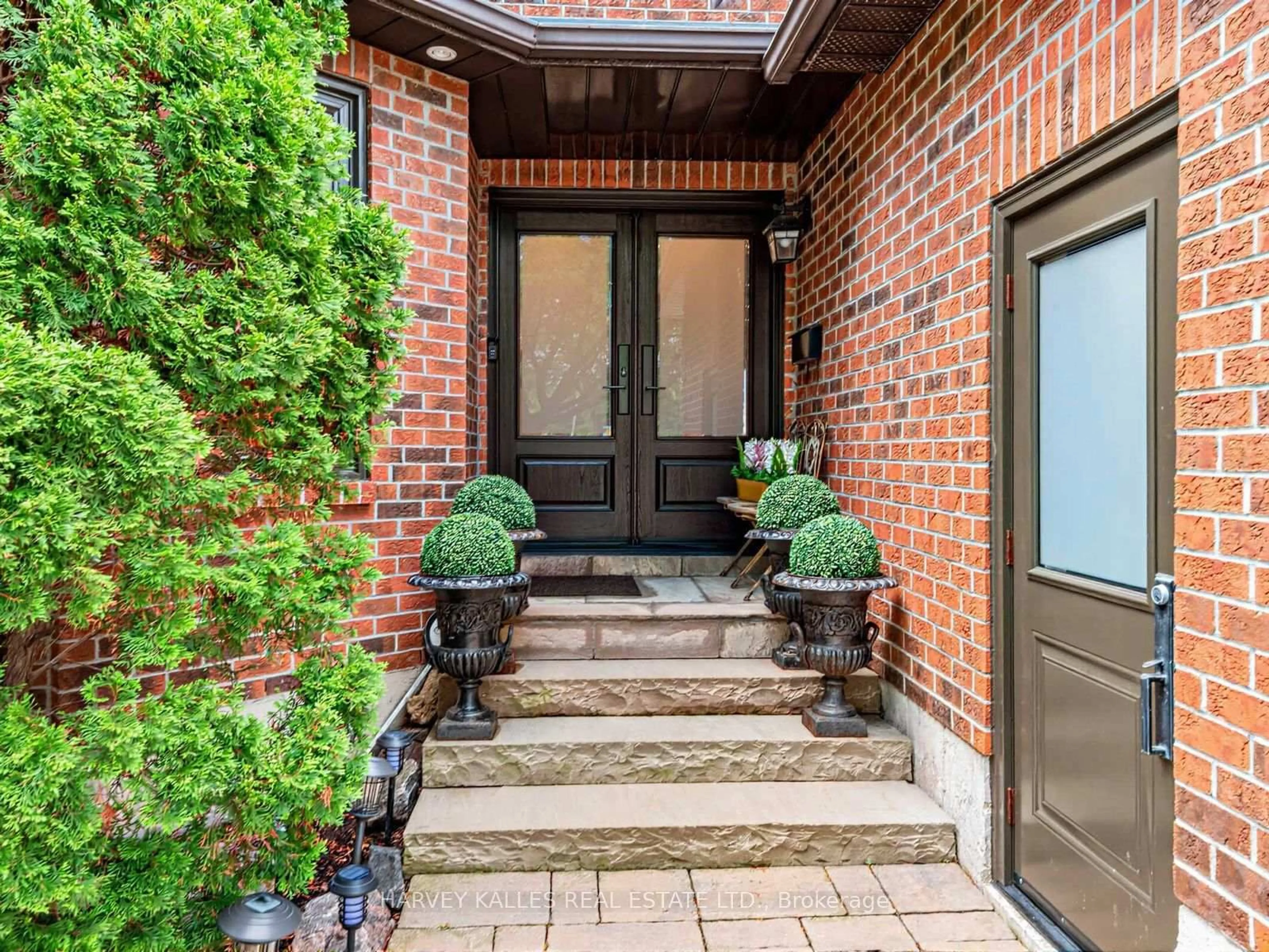 Indoor entryway for 93 Downing Blvd, Vaughan Ontario L4J 7N5