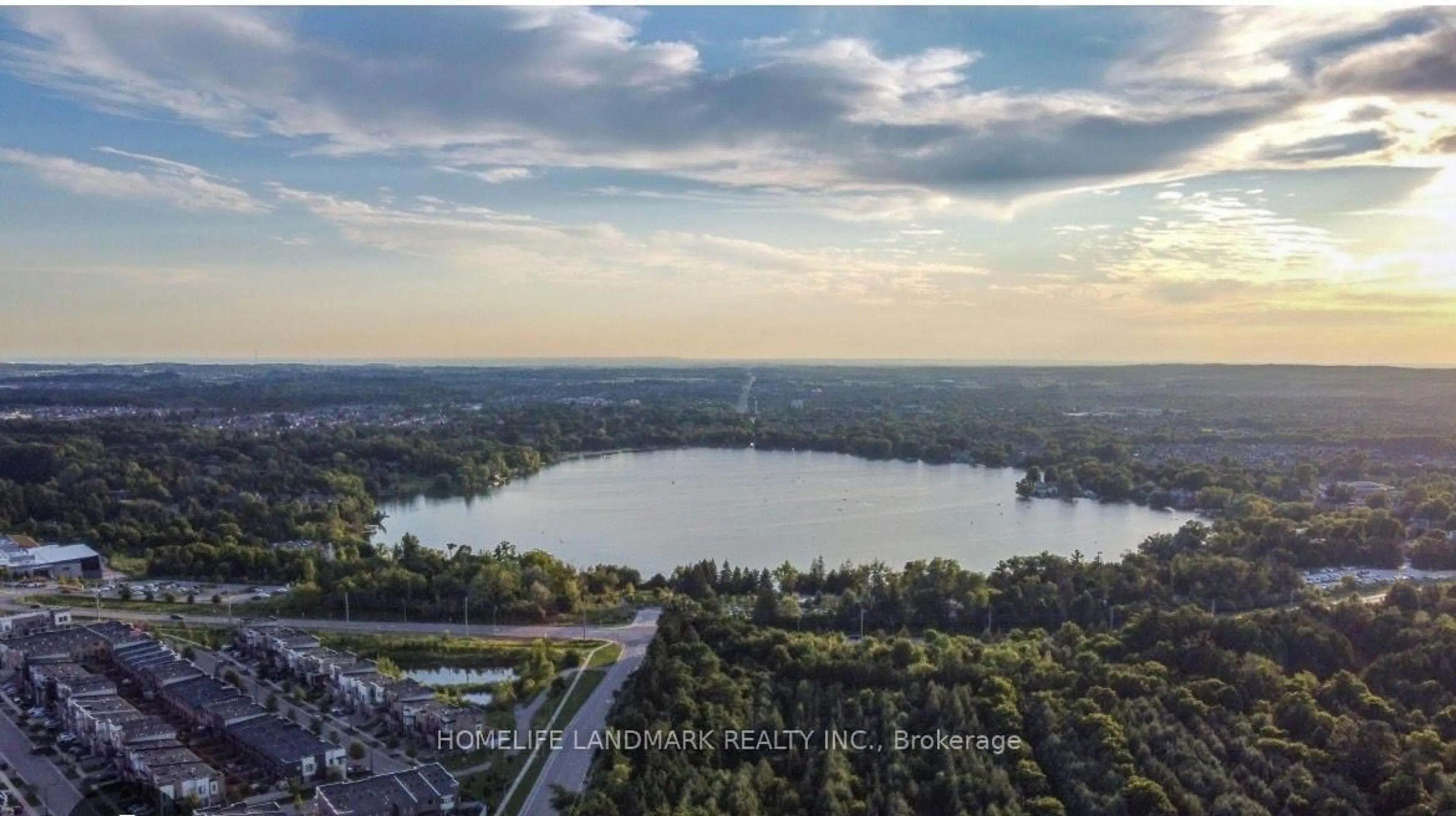 A pic from outside/outdoor area/front of a property/back of a property/a pic from drone, water/lake/river/ocean view for 26 Capelle St, Richmond Hill Ontario L4E 3E1