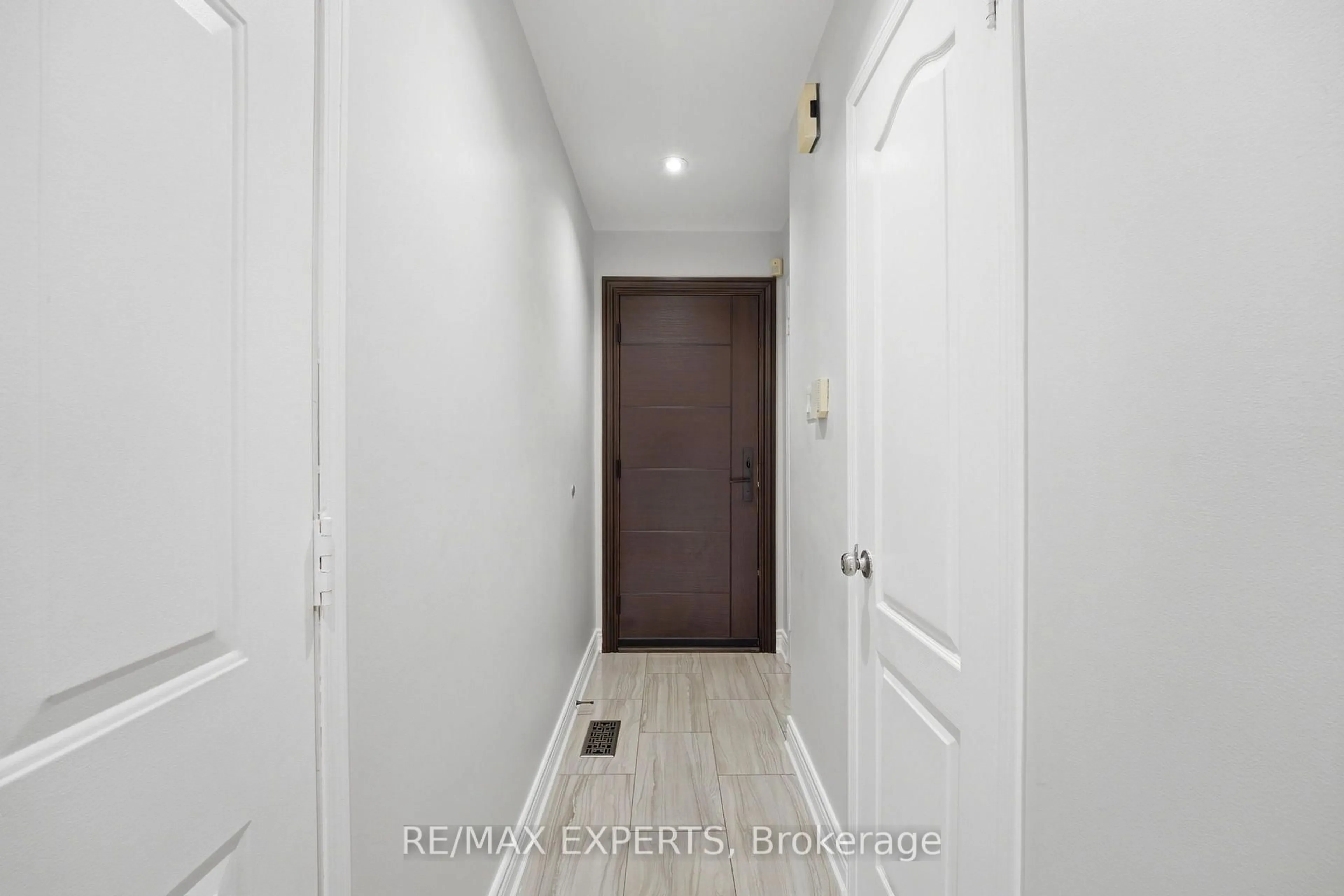 Indoor entryway for 80 Tania Cres #7, Vaughan Ontario L6A 2M8