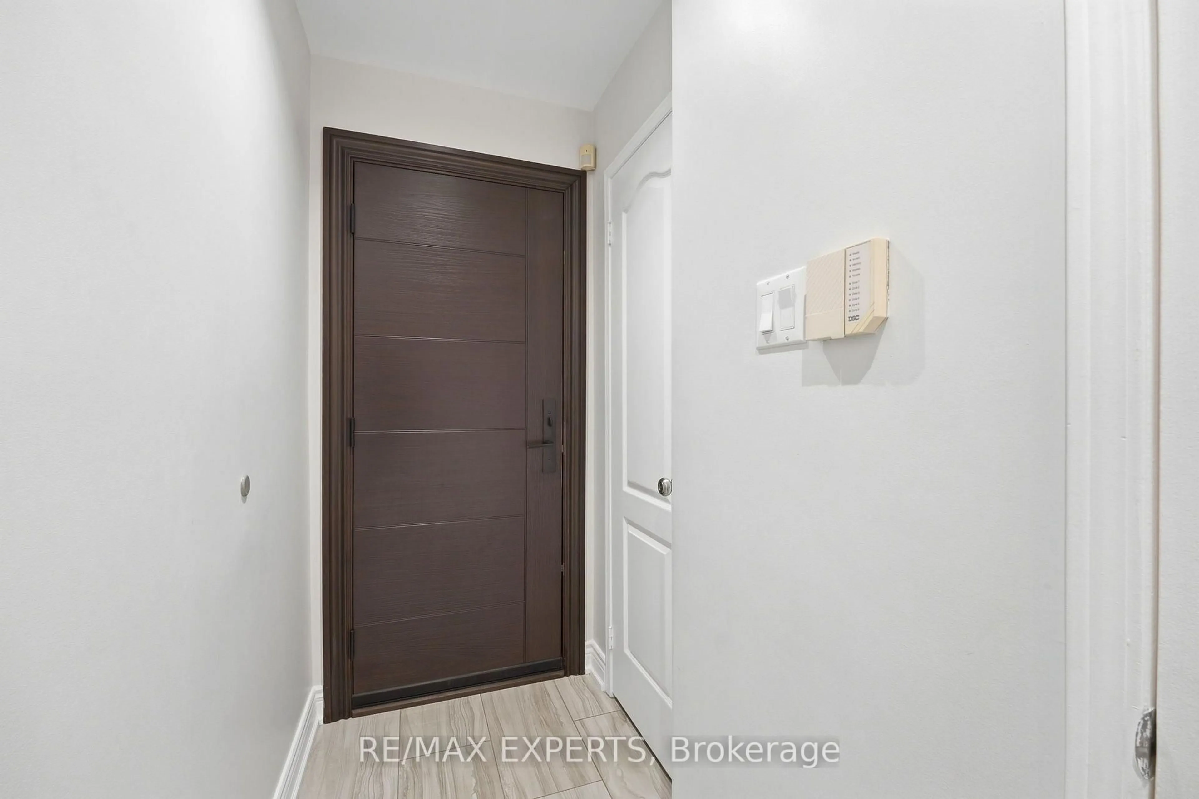 Indoor entryway for 80 Tania Cres #7, Vaughan Ontario L6A 2M8