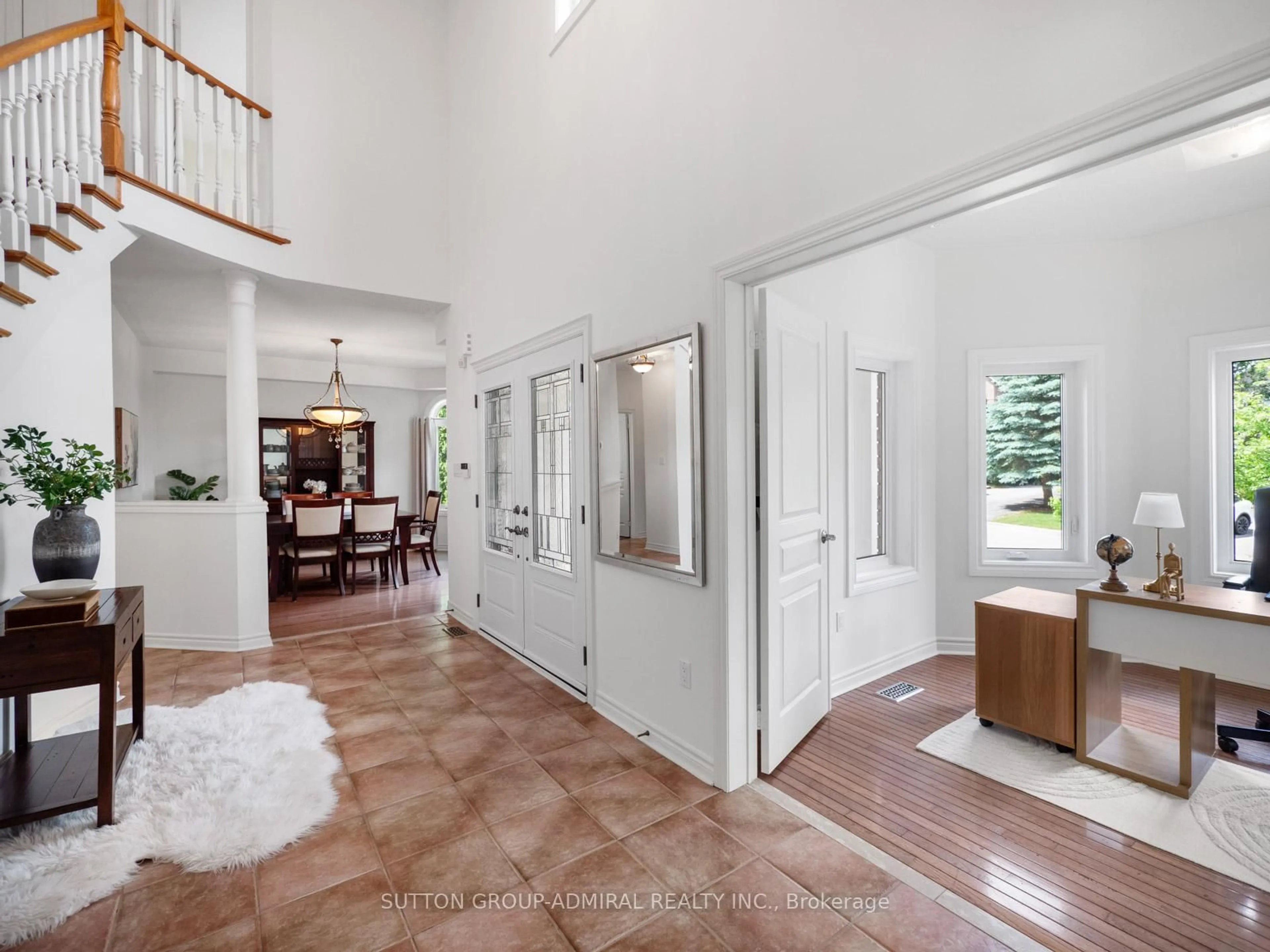 Indoor foyer for 37 Nevada Cres, Vaughan Ontario L6A 2V5