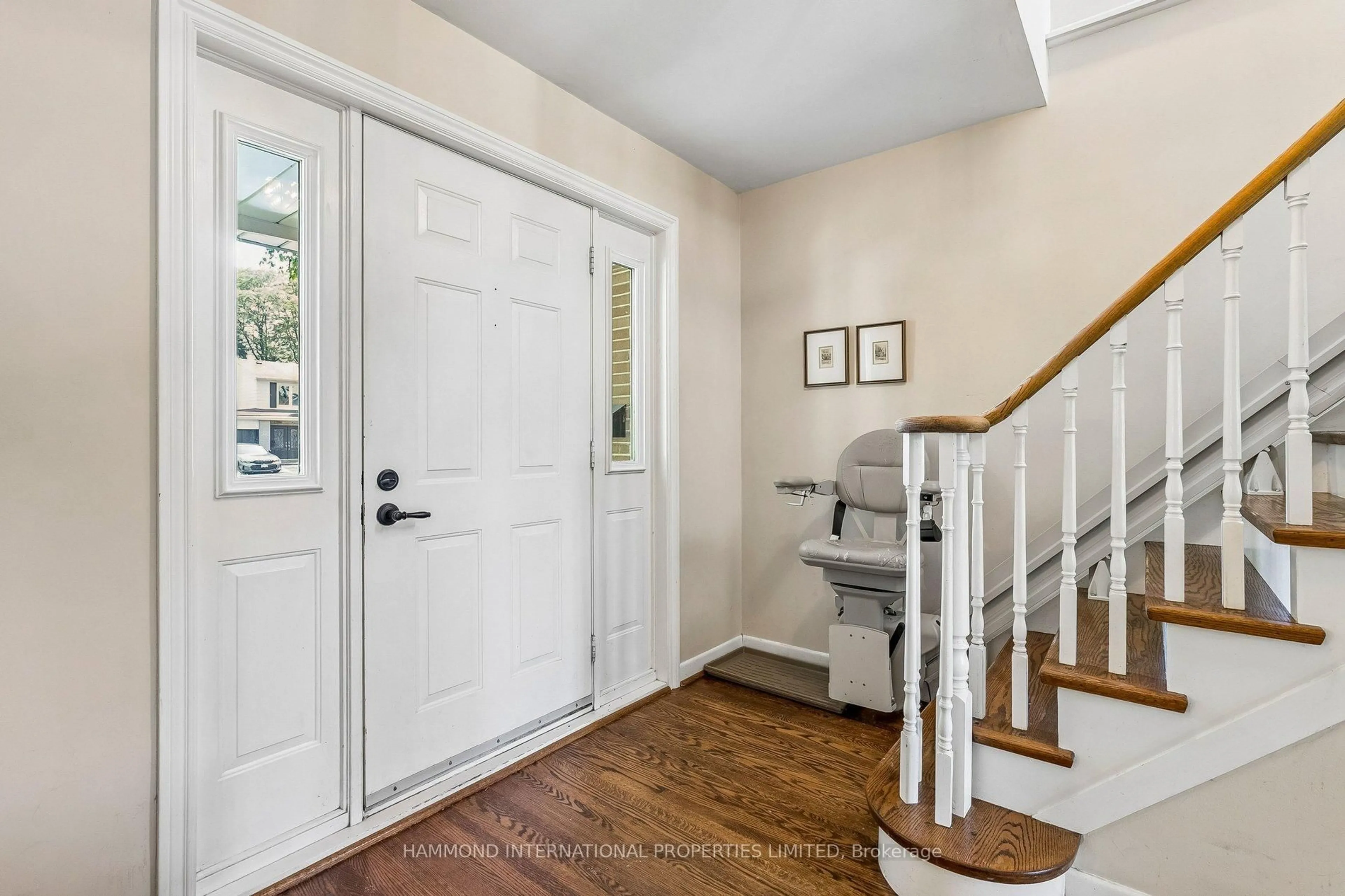 Indoor entryway for 28 Almond Ave, Markham Ontario L3T 1L1